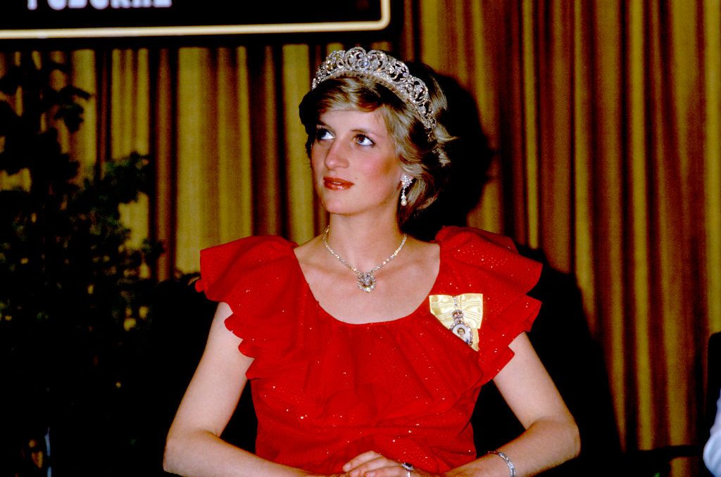 Prince Charles, Prince of Wales, and Diana, Princess of Wales, visit Australia, Princess Diana in Tasmania, The princess is wearing the Spencer family tiara and a dress by Bruce Oldfield, State Reception in Hobart, 30th March 1983. (Photo by John Shelley Collection/Avalon/Getty Images)