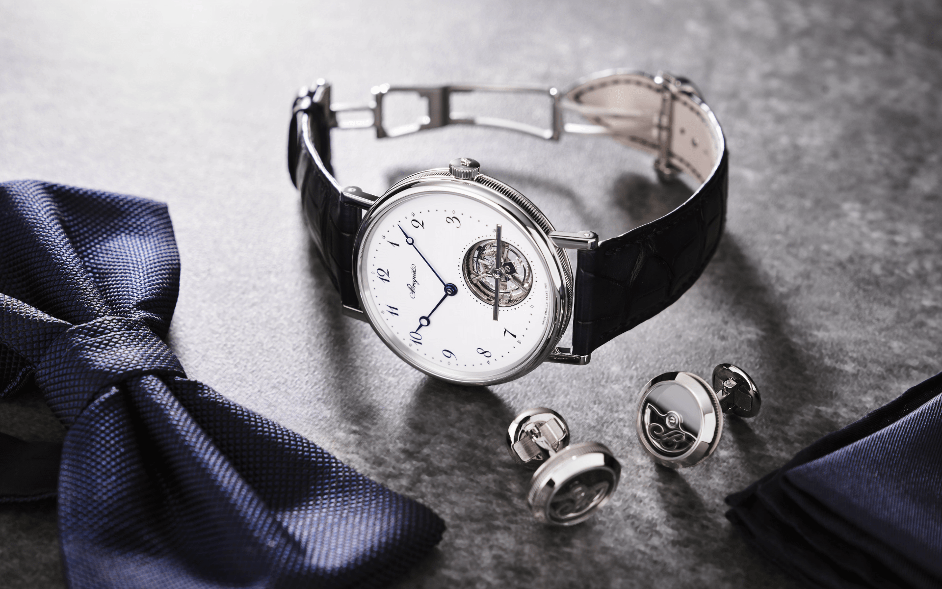 Classique Tourbillon Extra-Plat 5367 with enamel dial (Photo: Bregeut)