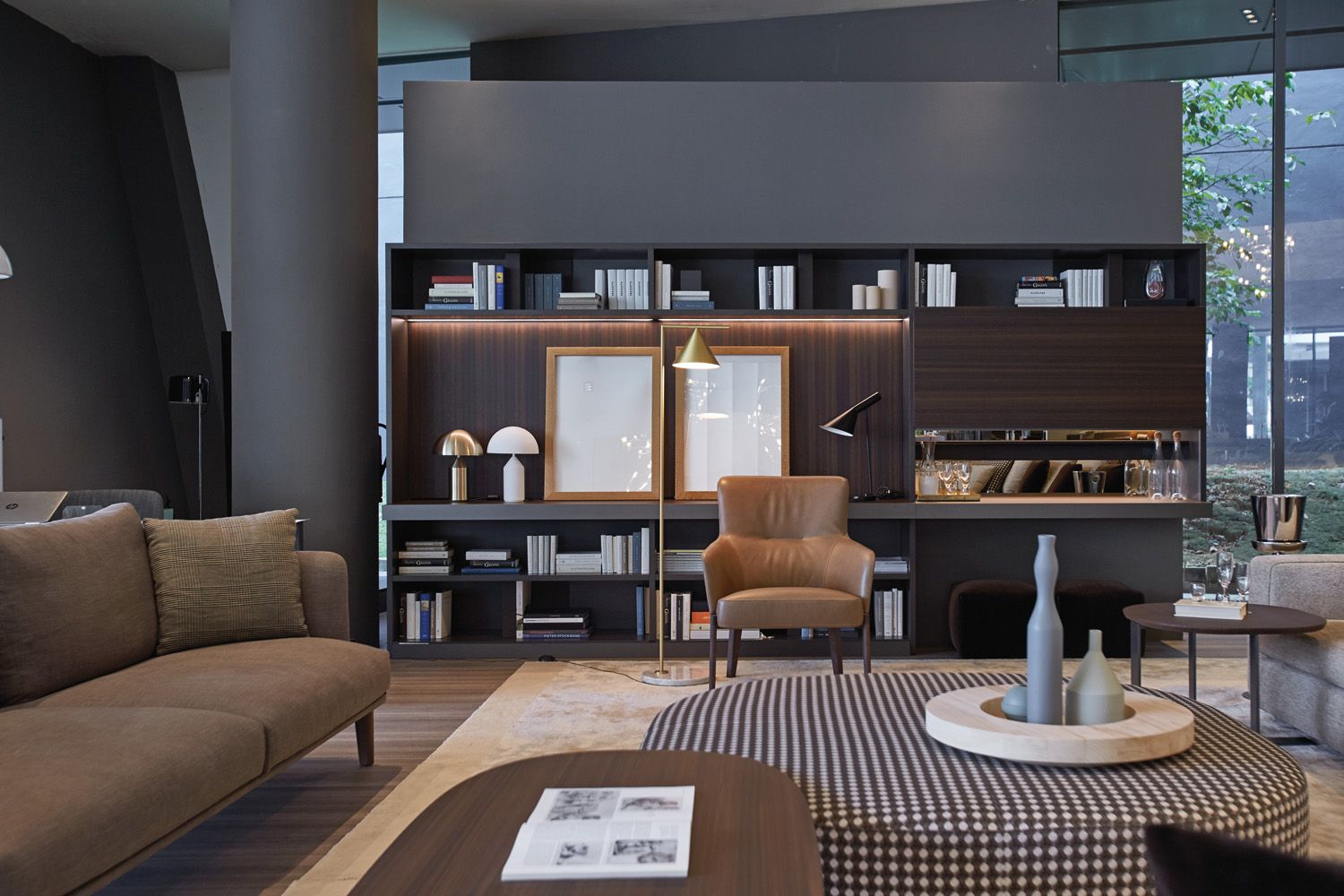 Molteni&C at the P5 showroom in Singapore