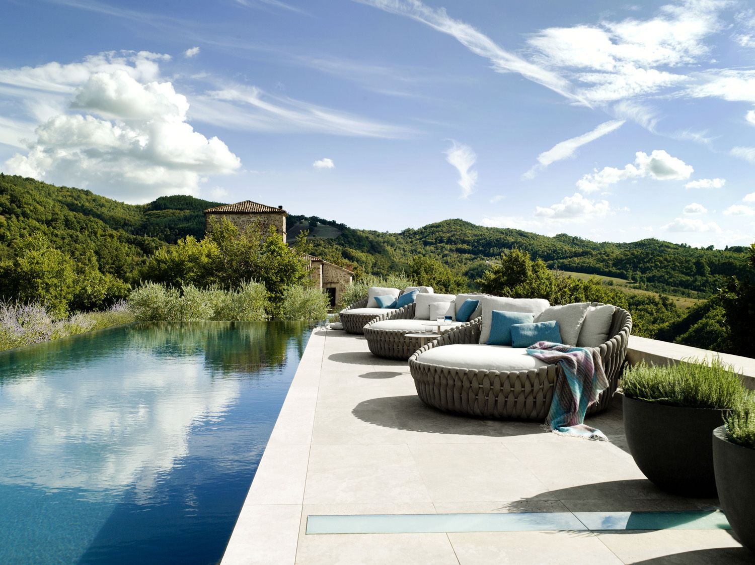 7 Ways To Embrace The Al Fresco Lifestyle In Your Home