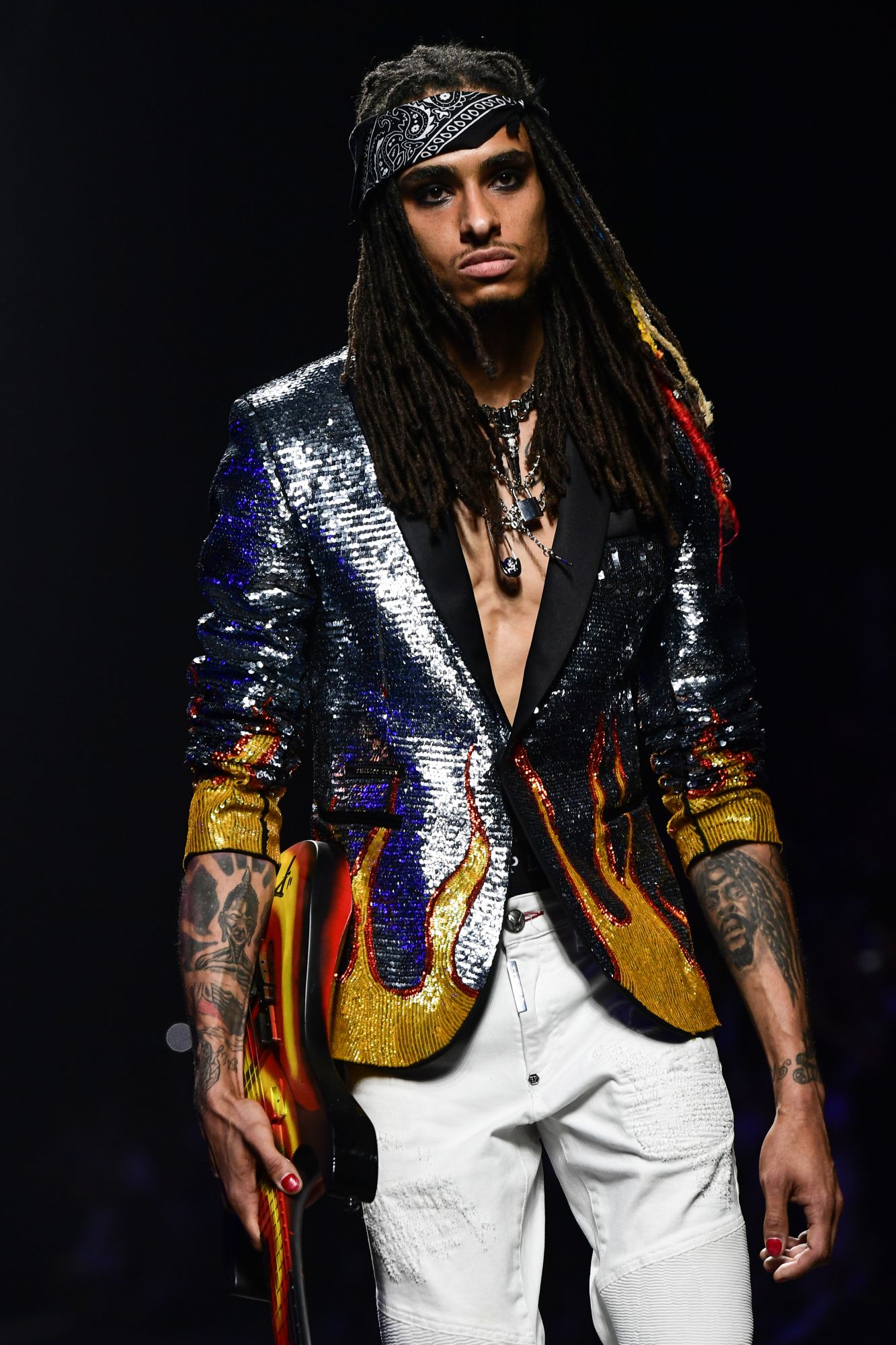 The rock 'n' roll bandana by Philipp Plein (Photo: Niklas Halle'n / AFP)