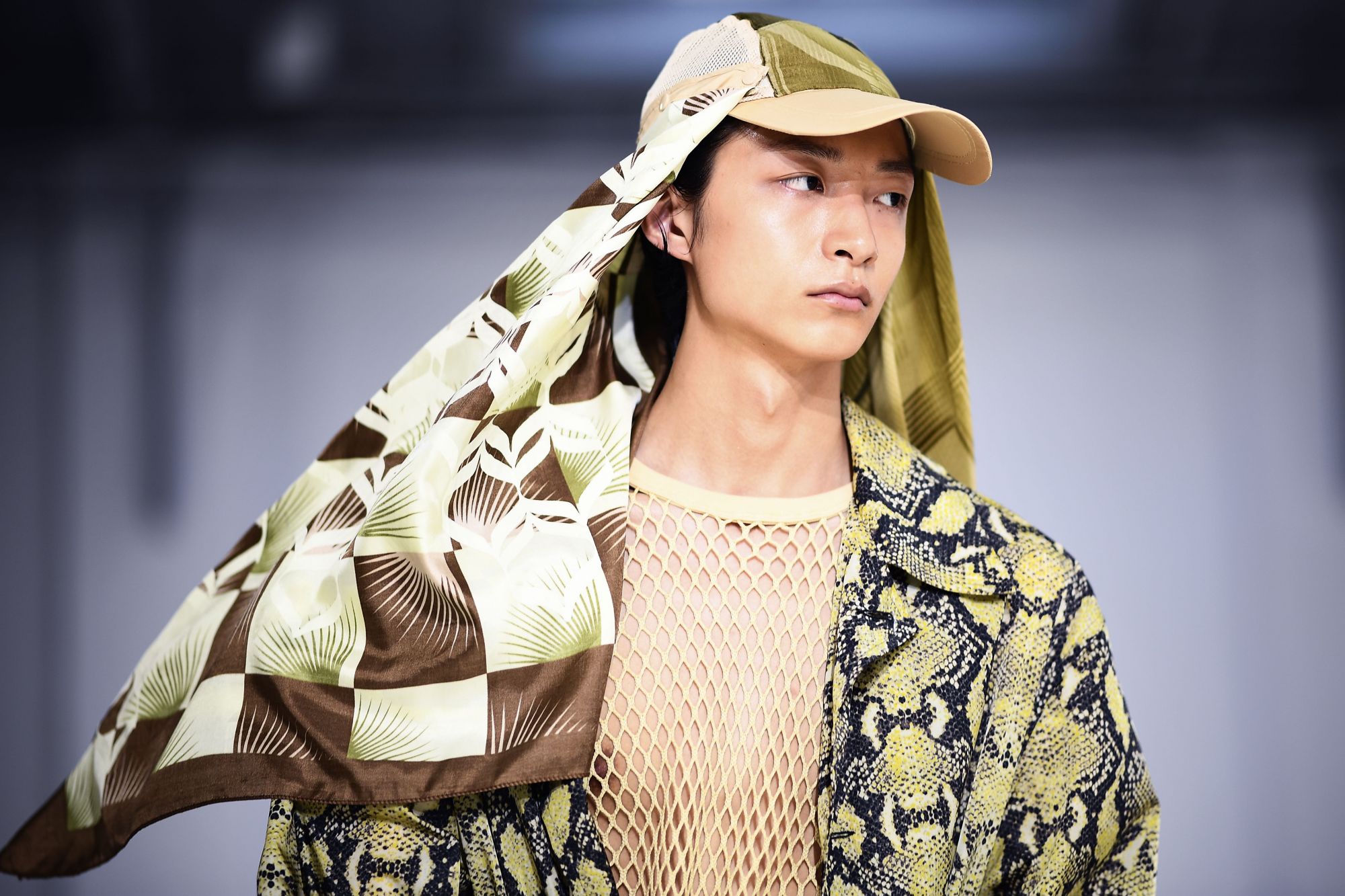 The cap-and-scarf creation by CMMN SWDN (Photo: Niklas Halle'n / AFP)