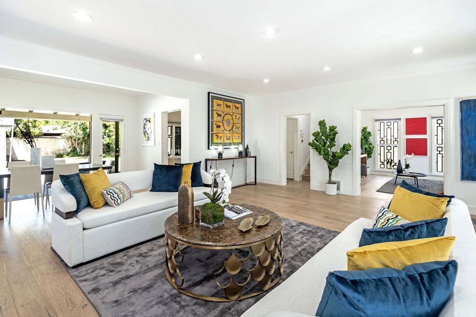 You Can Now Live Like Hollywood Royalty In Meghan Markle’s Former Home
