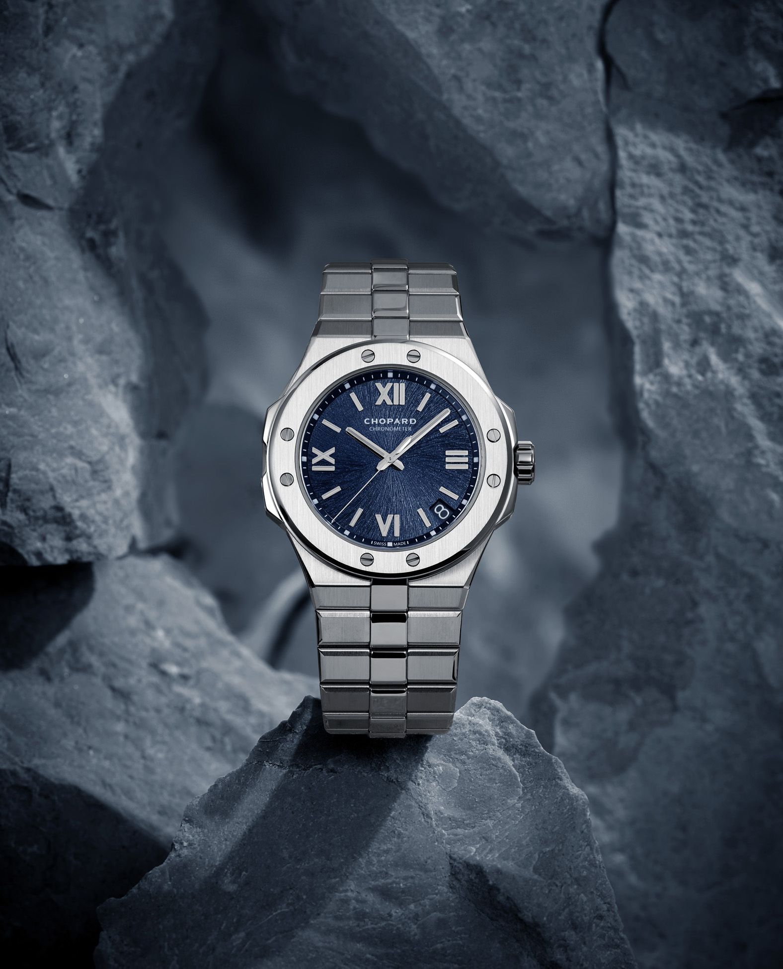 The 41mm Alpine Eagle in Lucent Steel A223 features a galvanic blue brass dial with a sunburst motif inspired by the iris of an eagle’s eye