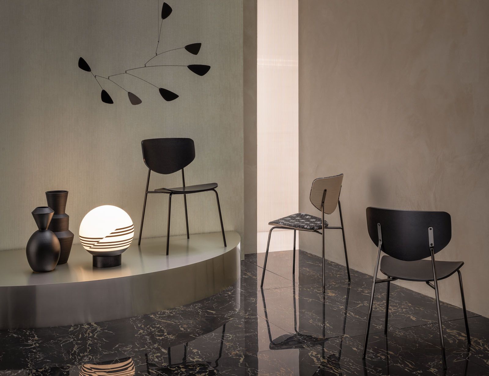 La chaise de salle à manger Caristo de Tim Rundle peut être empilée jusqu'à quatre unités