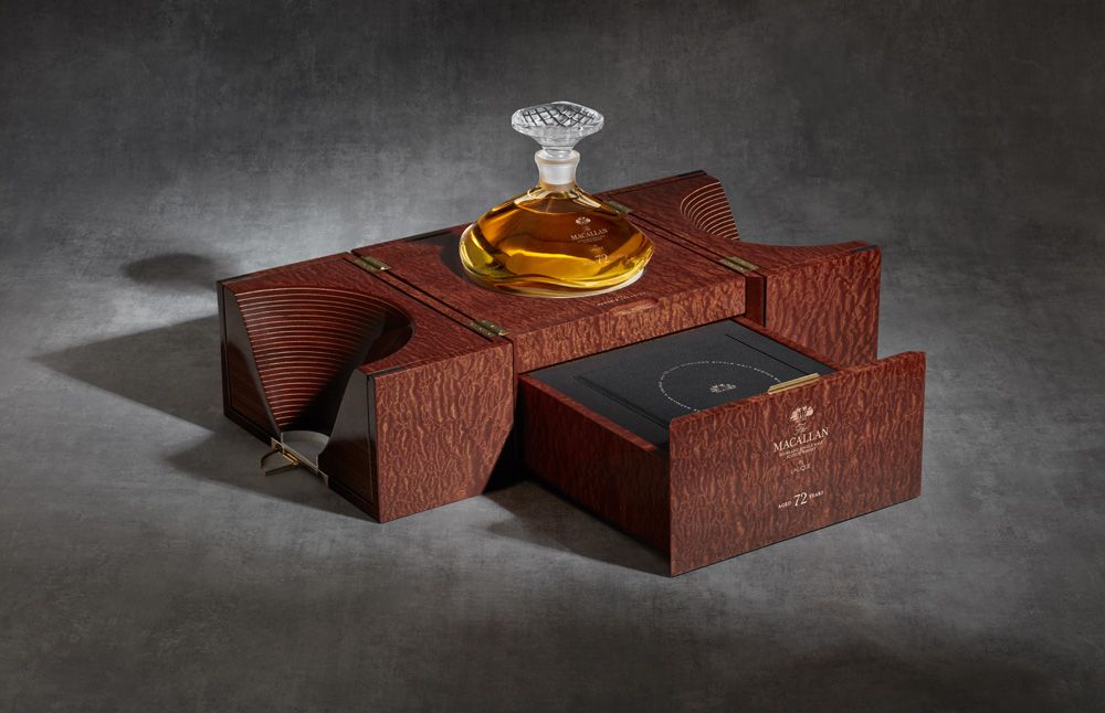 PHOTOGRAPHY USAGE LICENCE: MACALLAN/LALIQUE PROJECT KINGPHOTOGRAPHER: John ShortART DIRECTION: Burgess StudioSHOOT DATE: 20 September 2018LICENCE TERMS: Below the line POS and marketing inlcuded. Above the line POS and printadvertising excludedLICENC