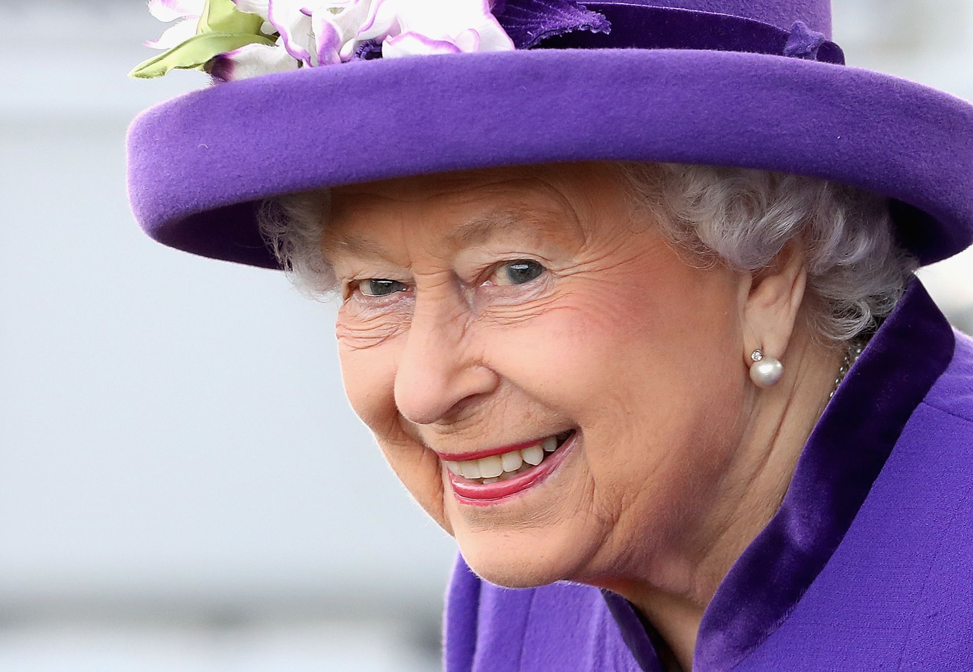 (FILES) In this file photo taken on December 07, 2017, Britain's Queen Elizabeth II attends the Commissioning Ceremony for the Royal Navy aircraft carrier HMS Queen Elizabeth at HM Naval Base in Portsmouth, southern England . Queen Elizabeth II is to mark her 92nd birthday on April 21, 2018 with traditional gun salutes and a Commonwealth-themed charity concert featuring Tom Jones, Kylie and Shaggy. / AFP PHOTO / POOL / Chris Jackson