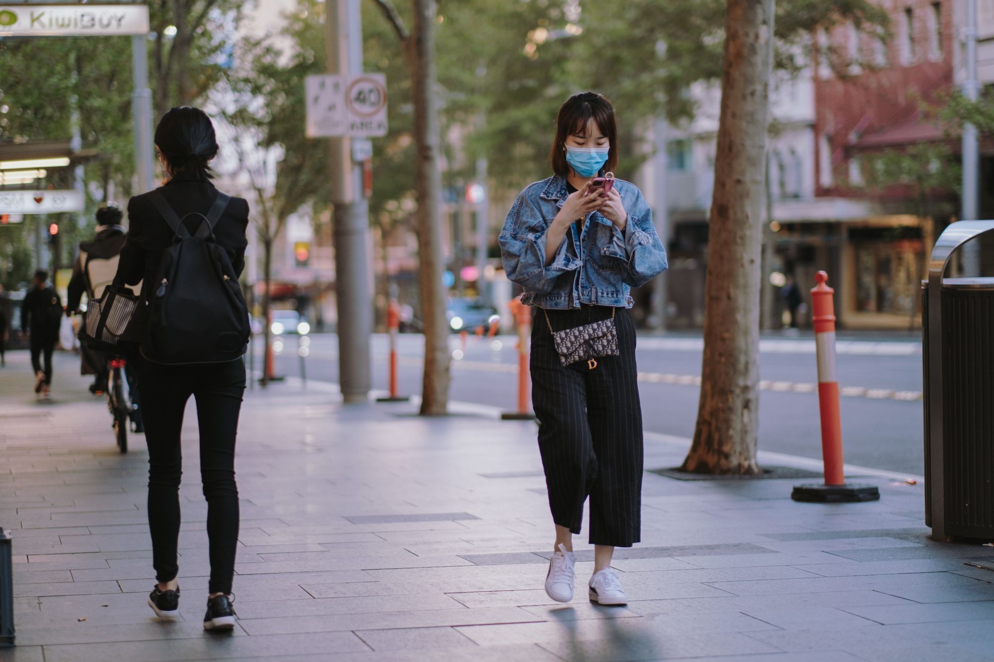 Covid-19 Tips: Should You Stand 1 Metre Away From Others? Here's What Social Distancing Entails