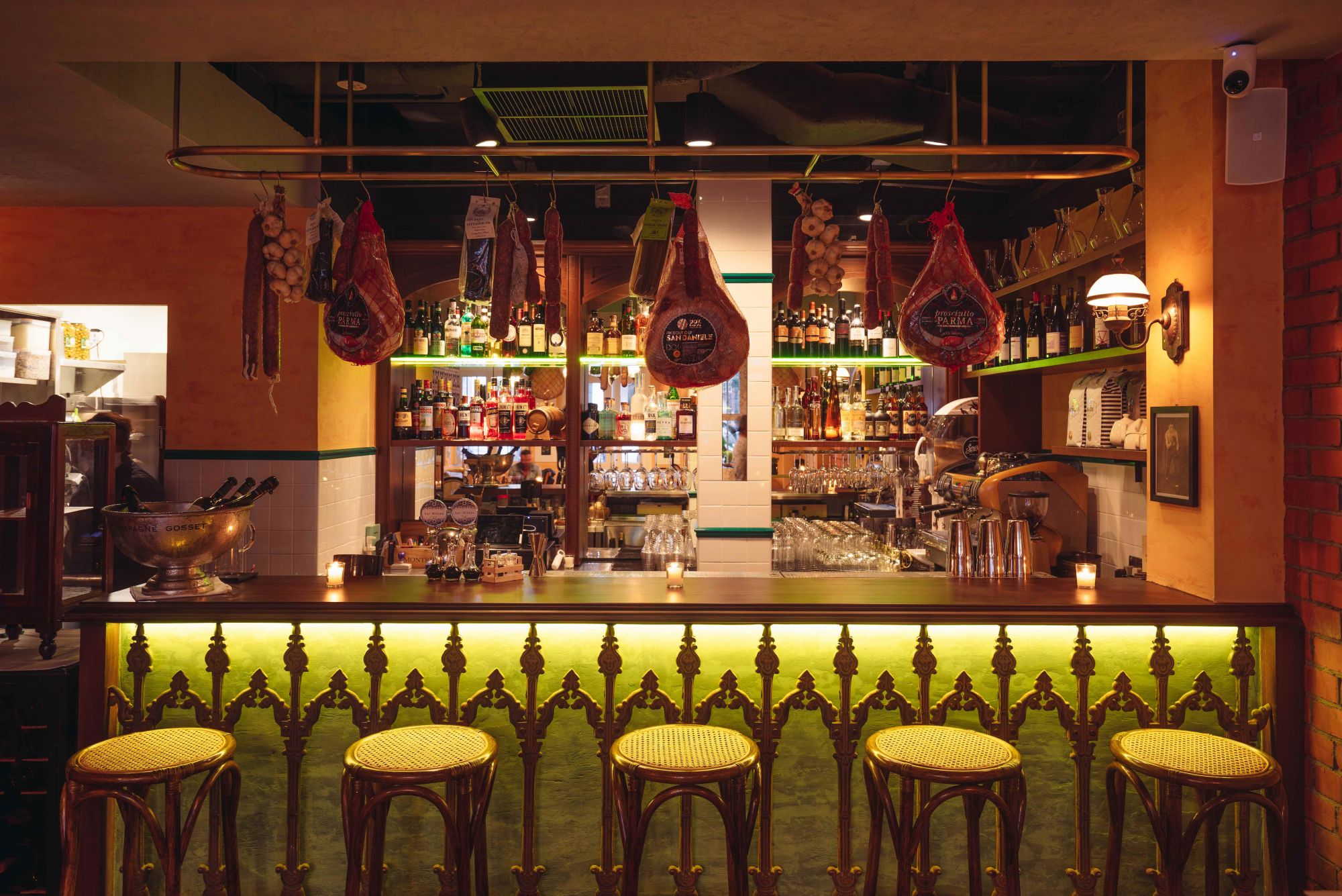 5 Best Restaurants in Singapore that Combine Delicious Food and Classy Ambience