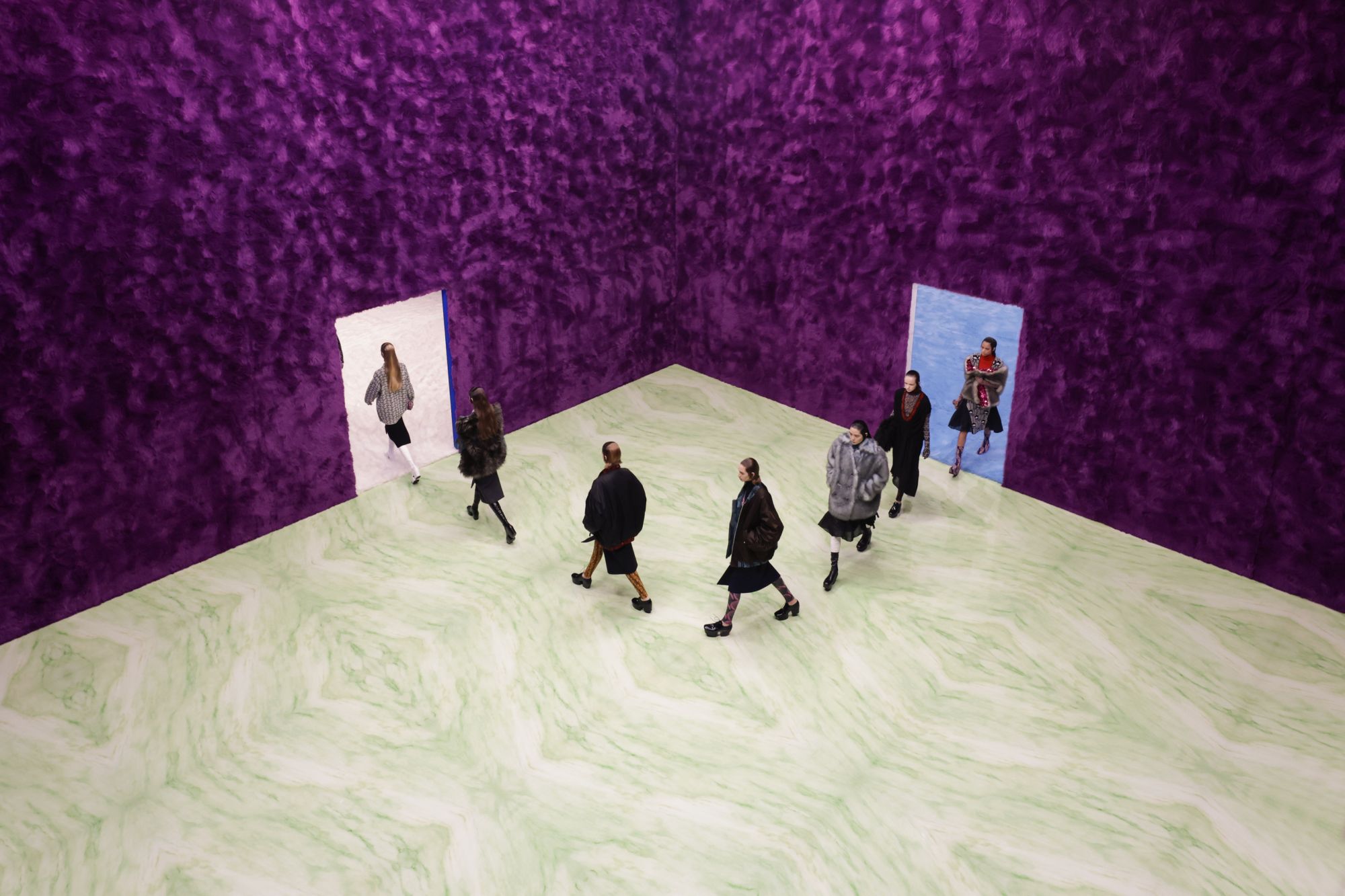 Fashion Tips: 7 Wild Styling Tricks From Prada’s Fall-Winter 2021