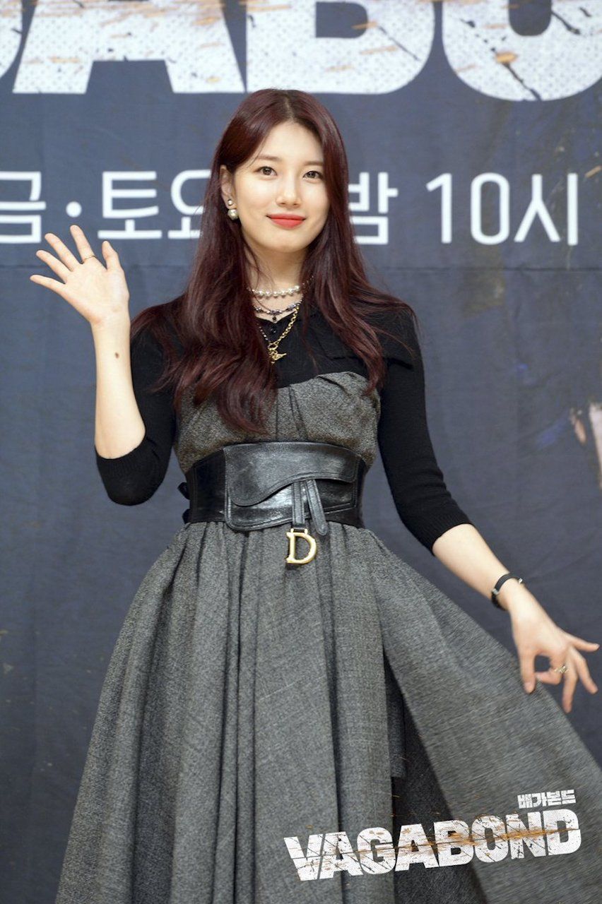 Wearing a cool Dior saddle belt at the press conference for Vagabond.