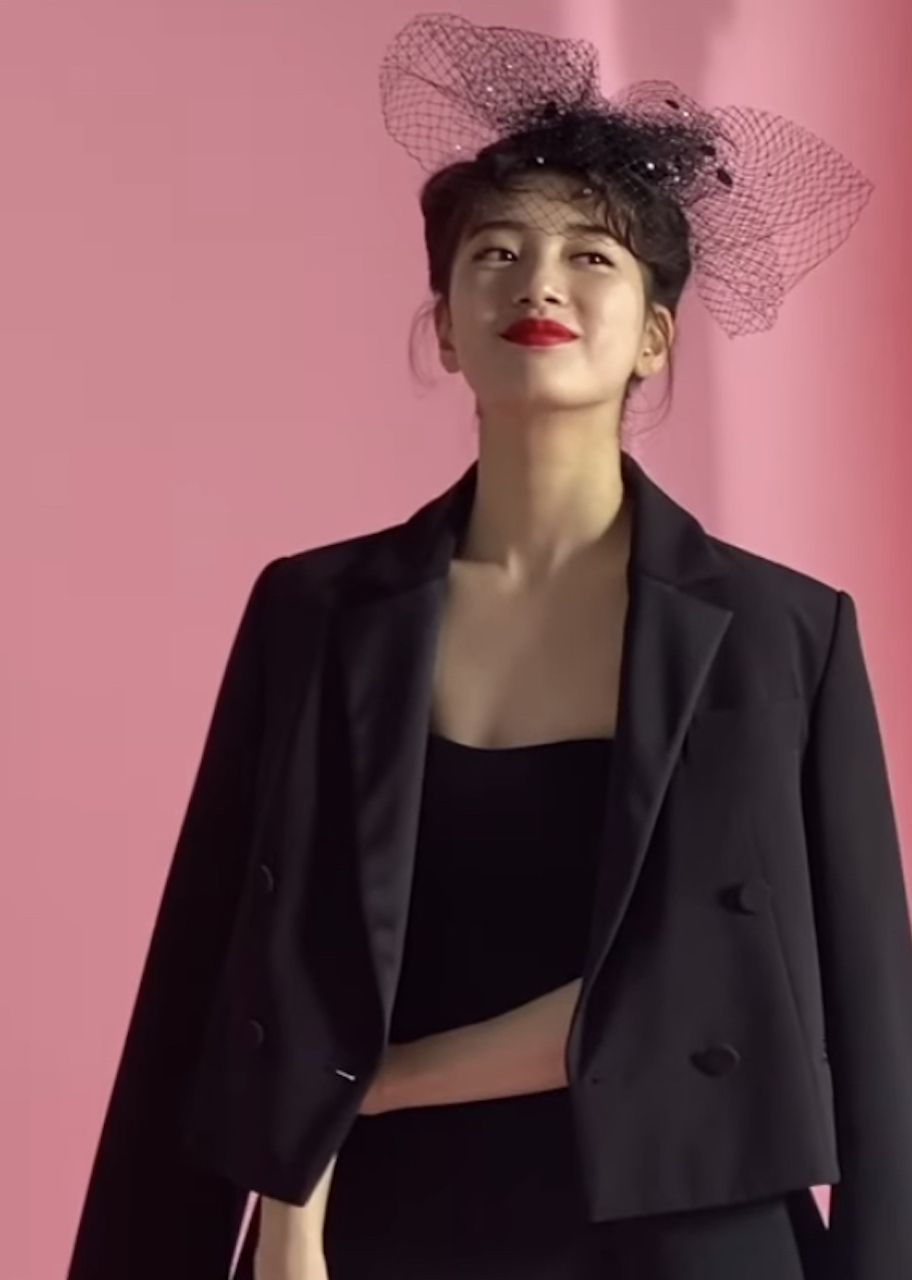 Bae can also carry off quirky outfits and accessories with aplomb.