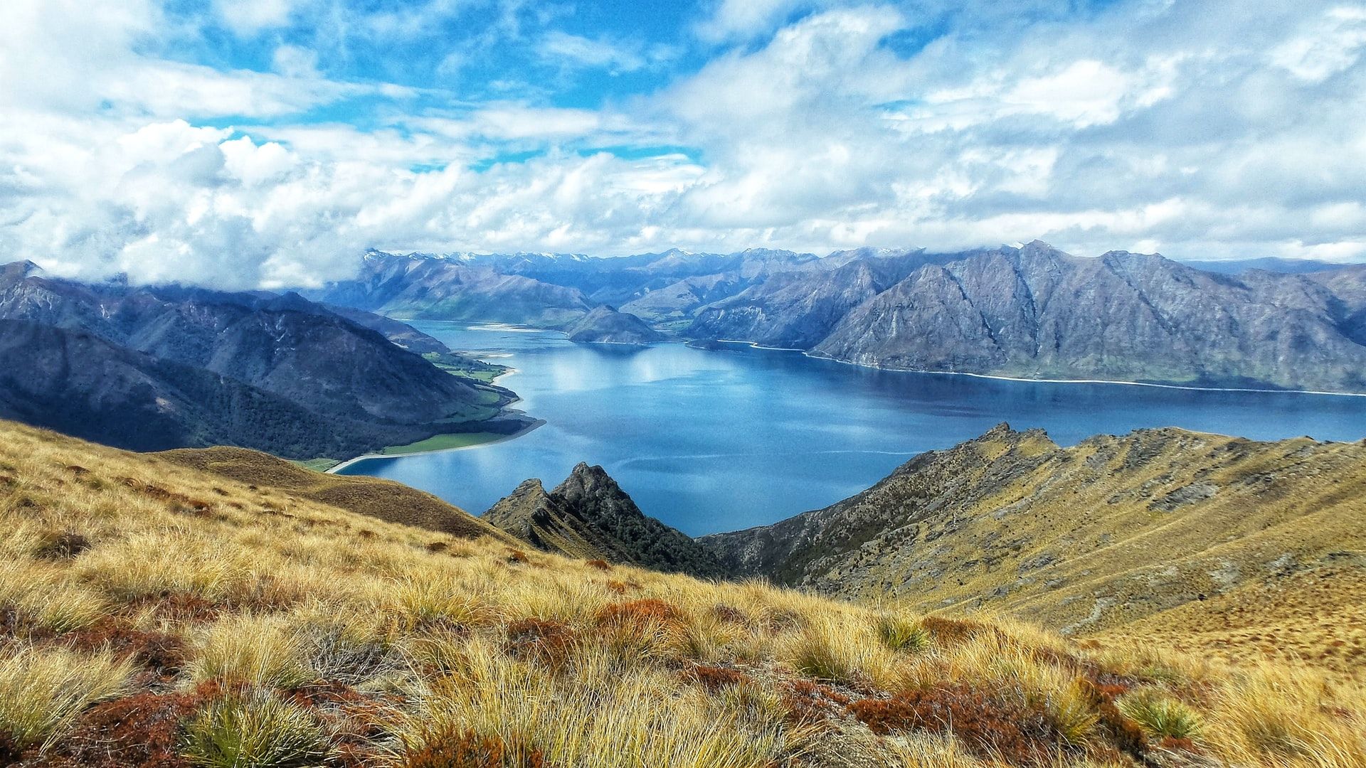 A photo of Lake Wanaka, in Otago, New Zealand. Photo: Hannah Wright on Unsplash