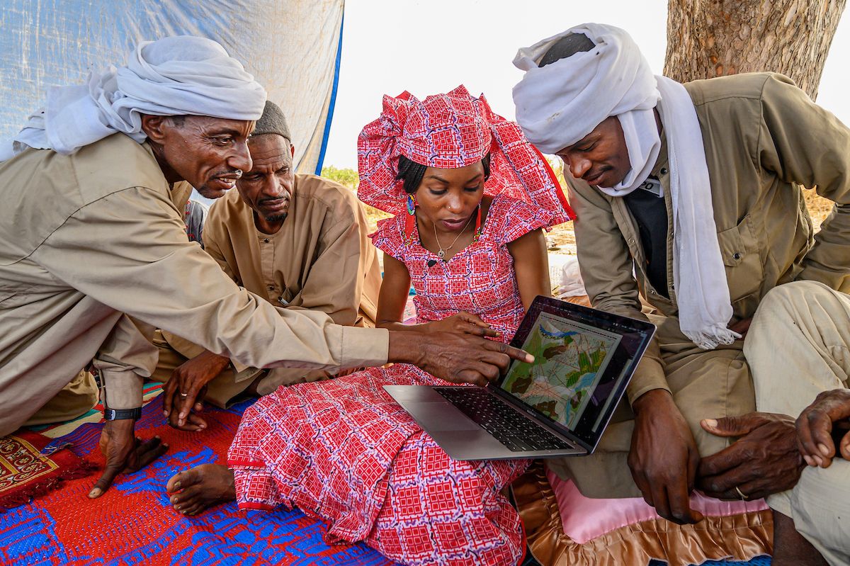 2021 Rolex Awards Laureate Hindou Oumarou Ibrahim uses indigenous peoplesâ traditional knowledge to mapnatural resources and prevent climate conflicts in the Sahel.