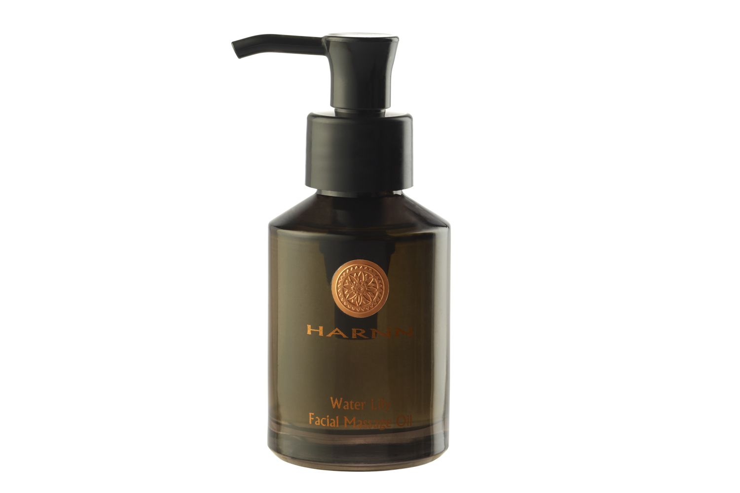 The Water Lily Facial Massage Oil from Harnn uses organic ingredients such as argan and sea buckthorn oil to soften the skin. The addition of almond, avocado and rice bran oils also help with brightening and moisturising.