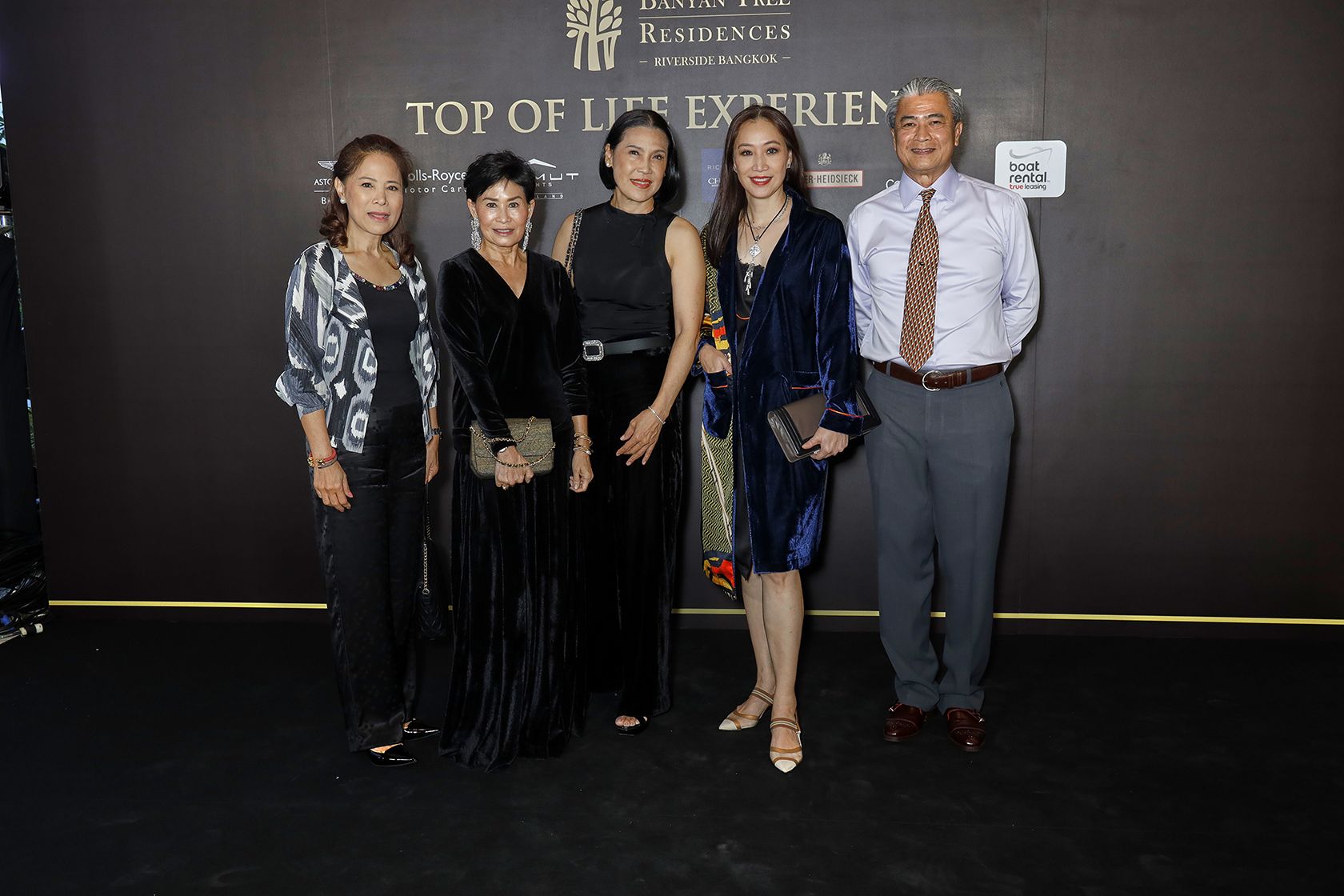 Paowana Jotikasthira, Pimpawan Limpichart, Peeranuch T Suwan, Jittima Wattanasin and Apichart Rucksajit