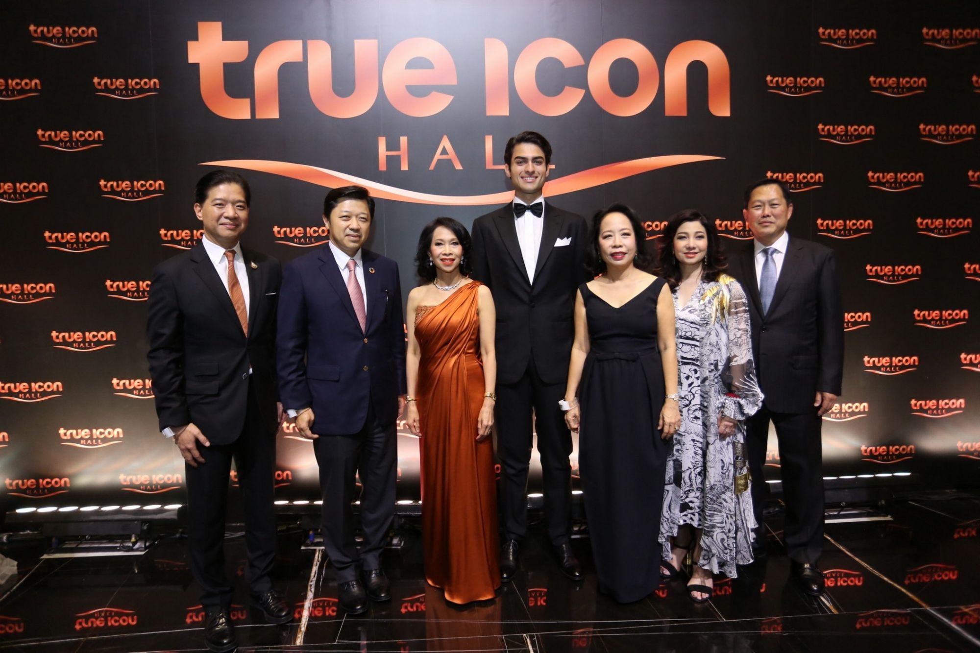 Birathon Kasemsri Na Ayudhaya, Suphachai Chearavanont, Katevalee Napasab, Matteo Bocelli, Pasinee Limatibul, Chadatip Chutrakul and Umroong Sanphasitvong