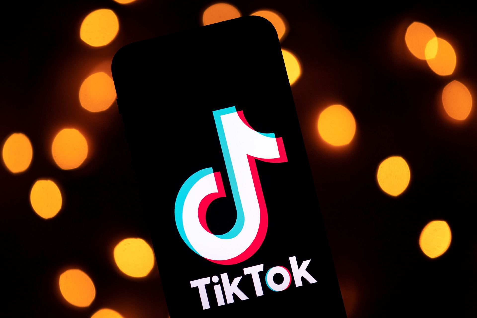 ยุคแห่ง TikTok: แพลตฟอร์มวิดีโอที่ให้ความบันเทิงกับผู้คนทั่วโลกในยุค Covid-19