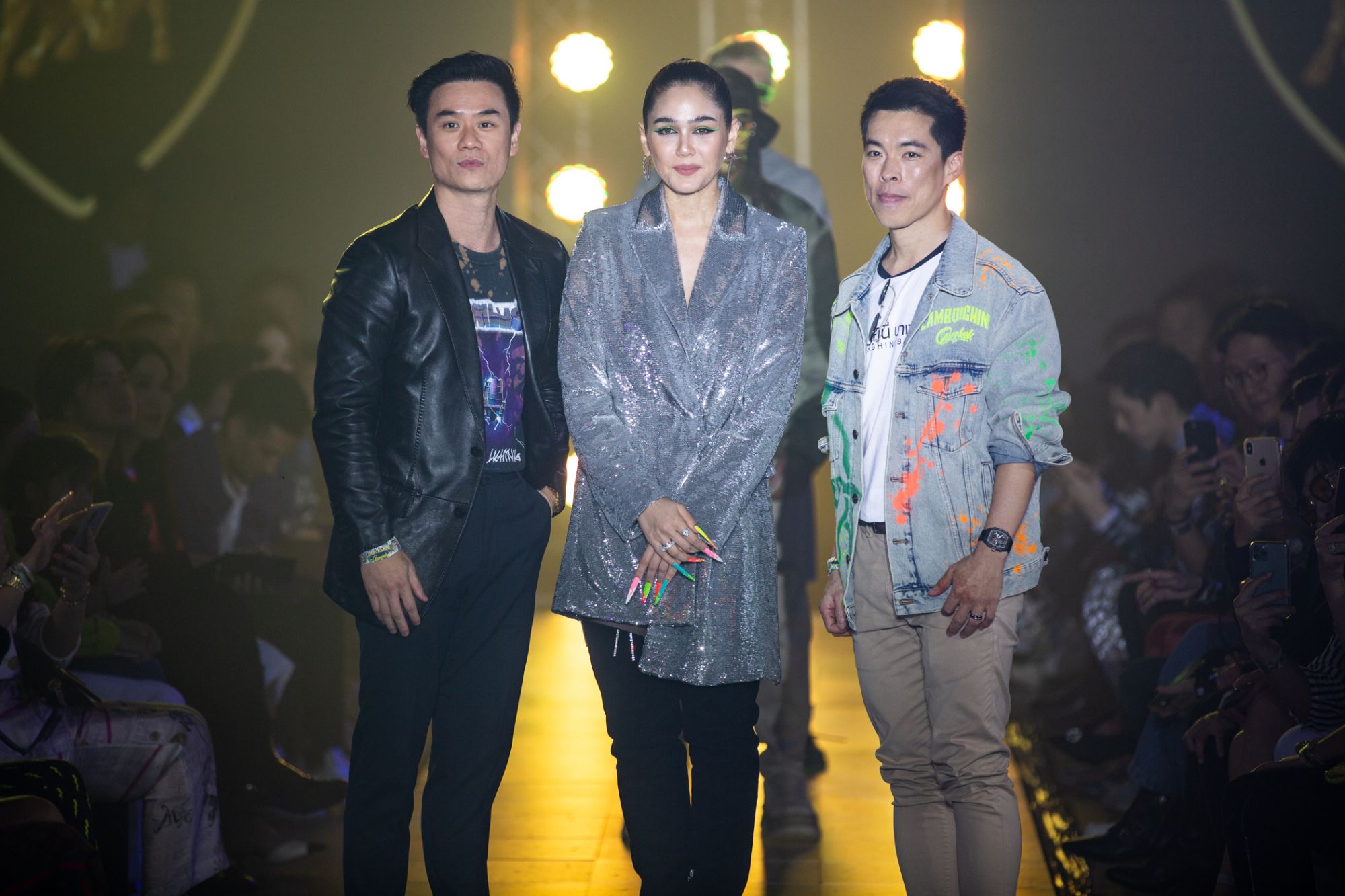 Visrut Rangsisingpipat, Araya A Hargate and Apichat Leenutaphong