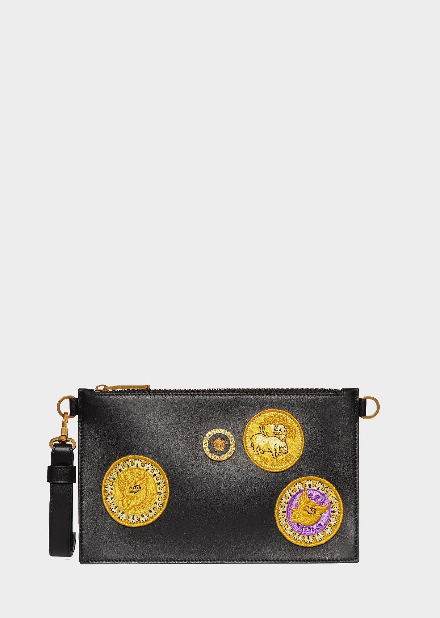Versace 2019 農曆年限定系列,黑色吉祥豬徽章手拿包。