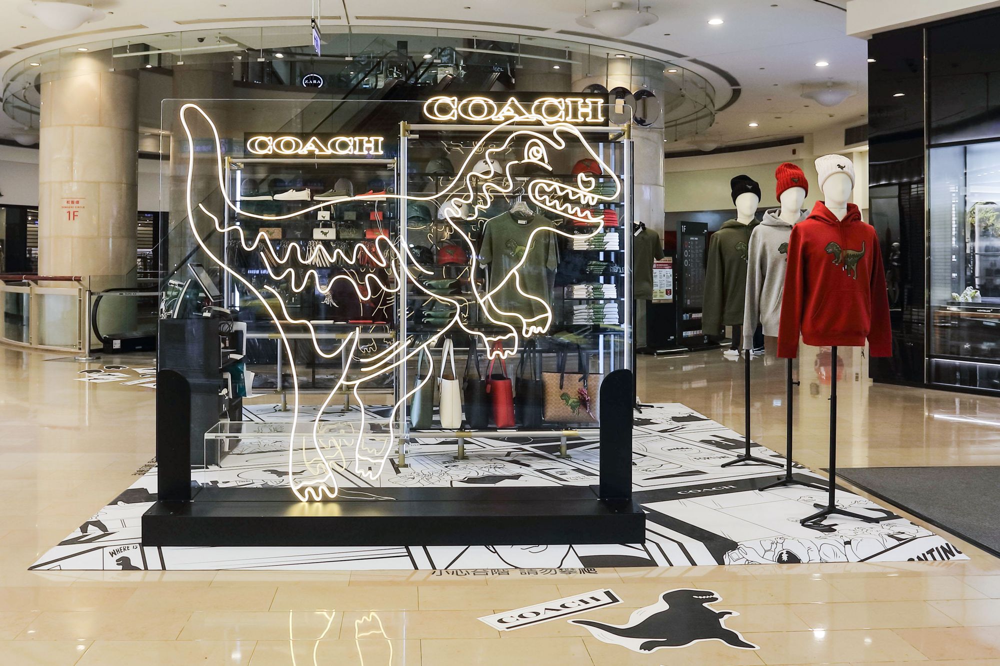 Coach Rexy Capsule Collection限定快閃店,即日起至5月19日於台北101購物中心1樓松智路出入口
