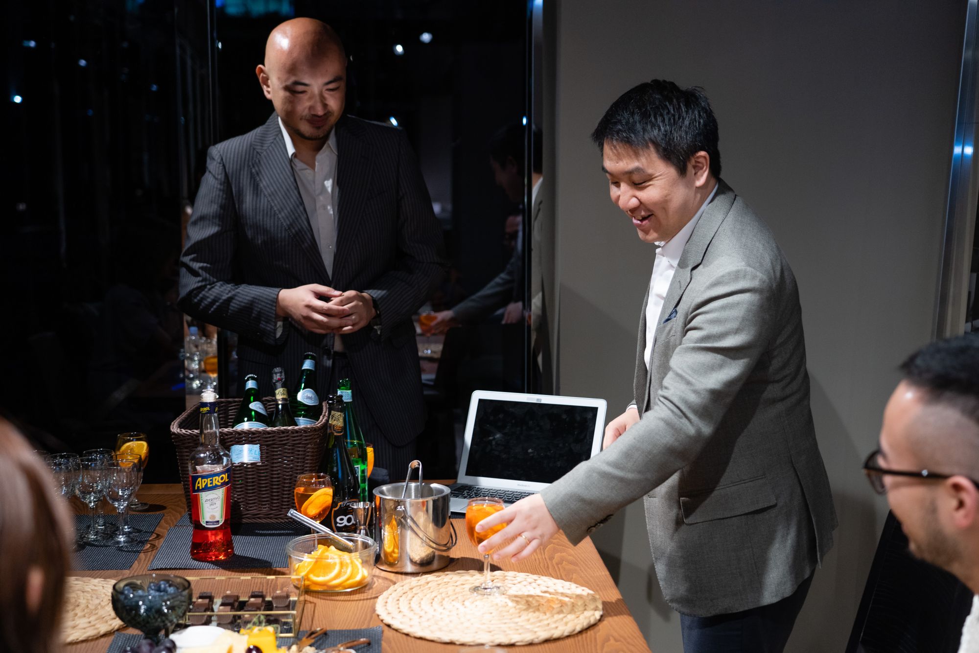 品味生活家蘇友欽分享義式旅遊以及開胃酒製作。