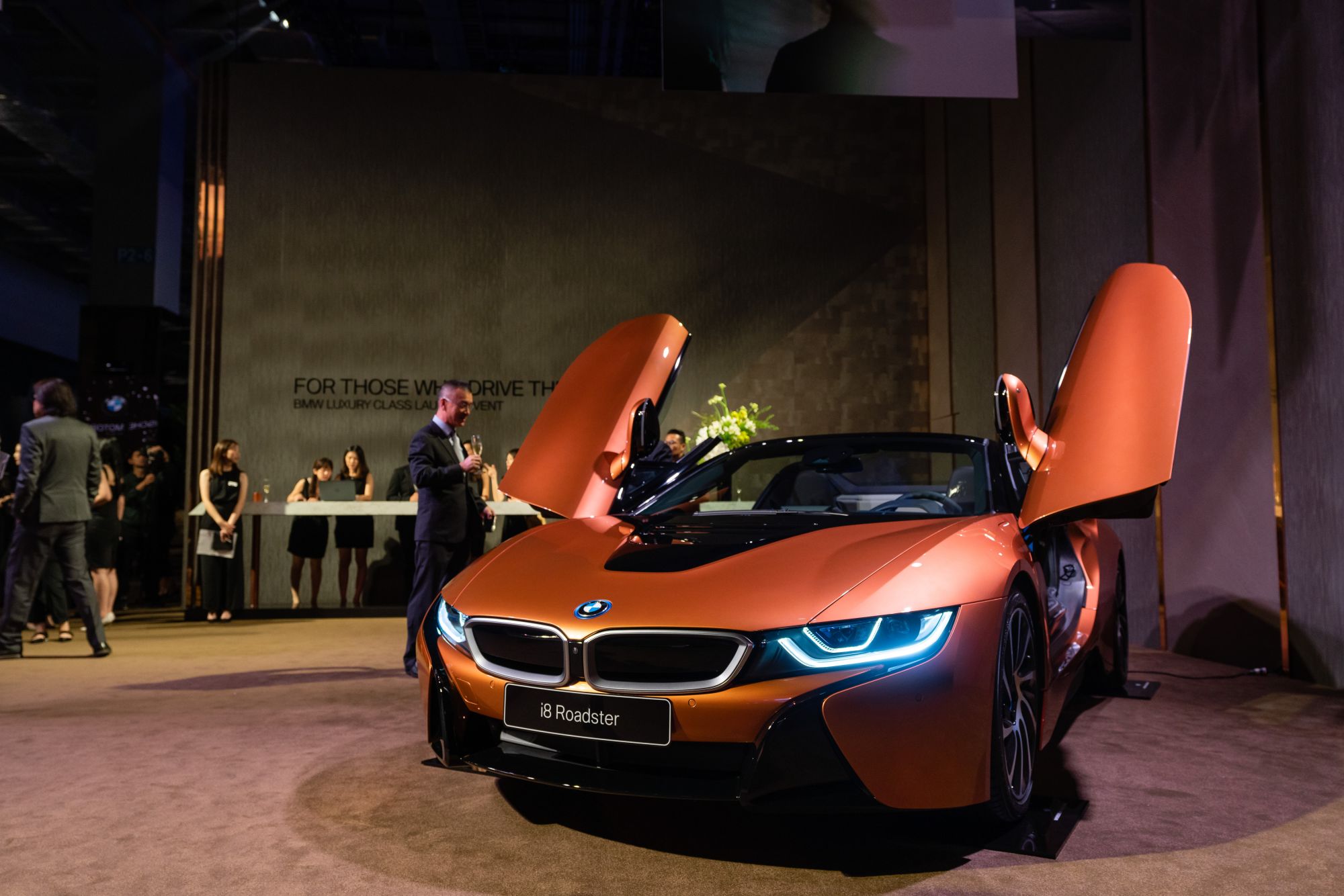 BMW 7系列小改款霸氣登場!格柵加大車頭調高,數位虛擬座艙直覺好上手