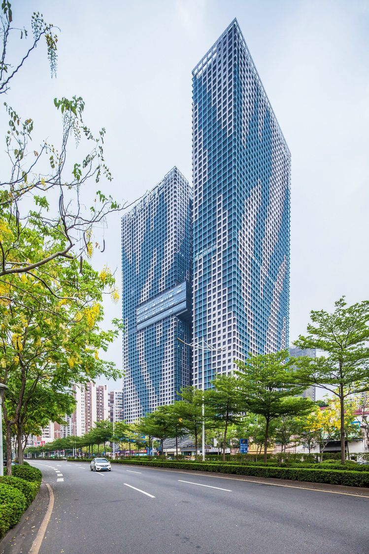 會吞吐熱氣的建築!遮陽、生態一起兼顧,溫柔綠意讓建築不再冰冷剛硬。