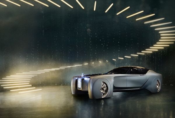 Rolls-Royce首款全電動無人駕駛車!103EX沒有方向盤,用升降樓梯上下車