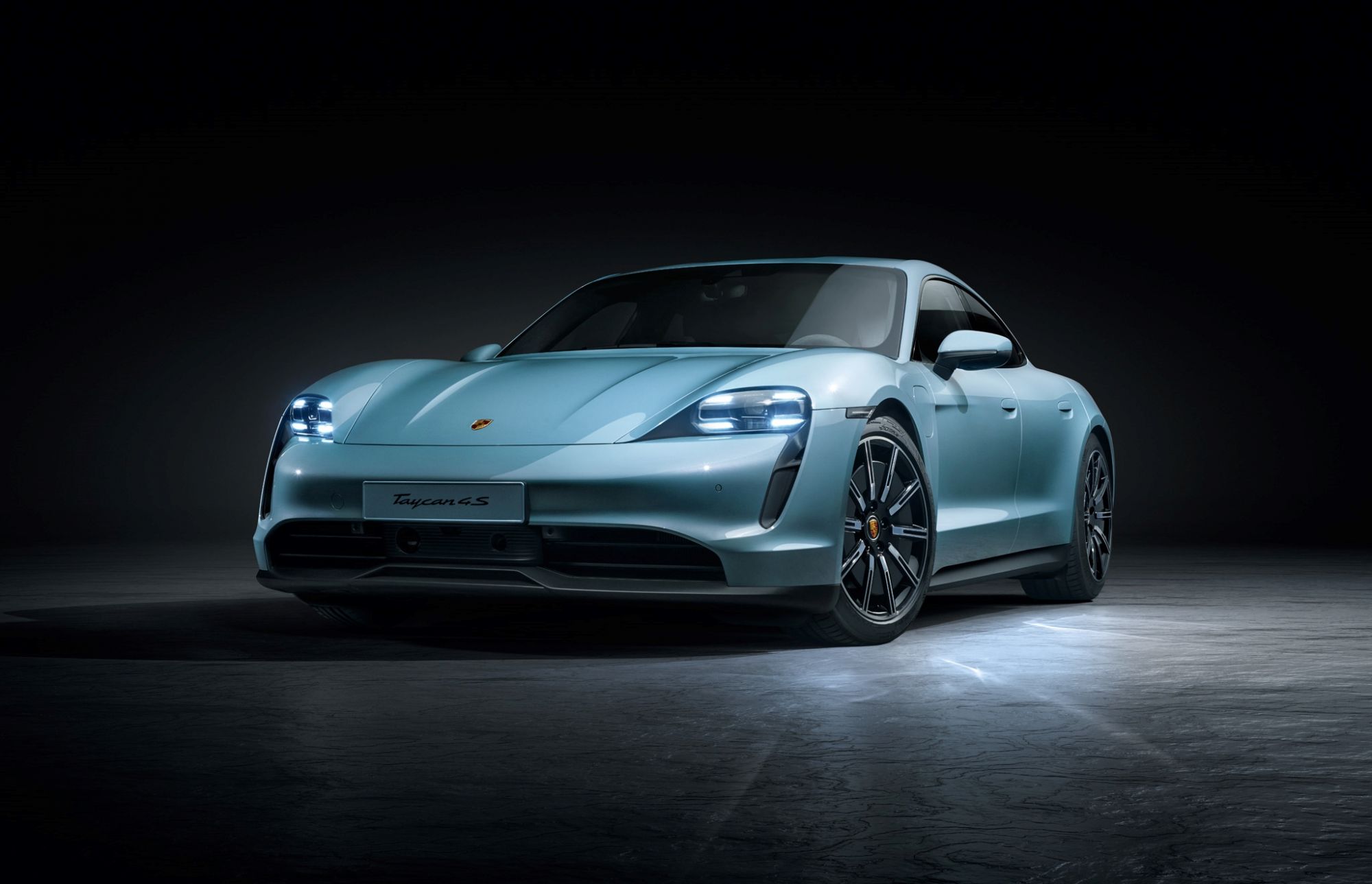 Porsche 電動車入門版!Taycan 4S 兩款電池規格、463km續航力