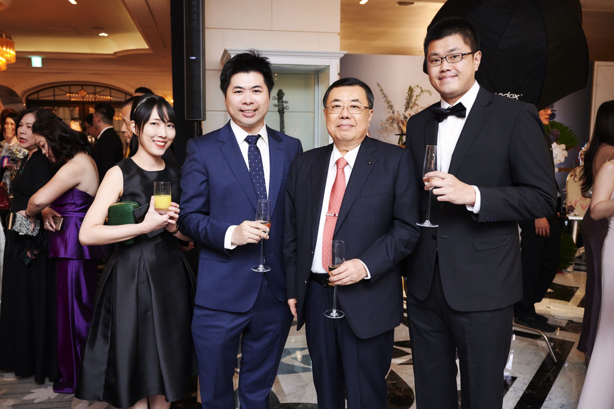 陳品亘,曾柏庭伉儷與侯博義, 侯智元