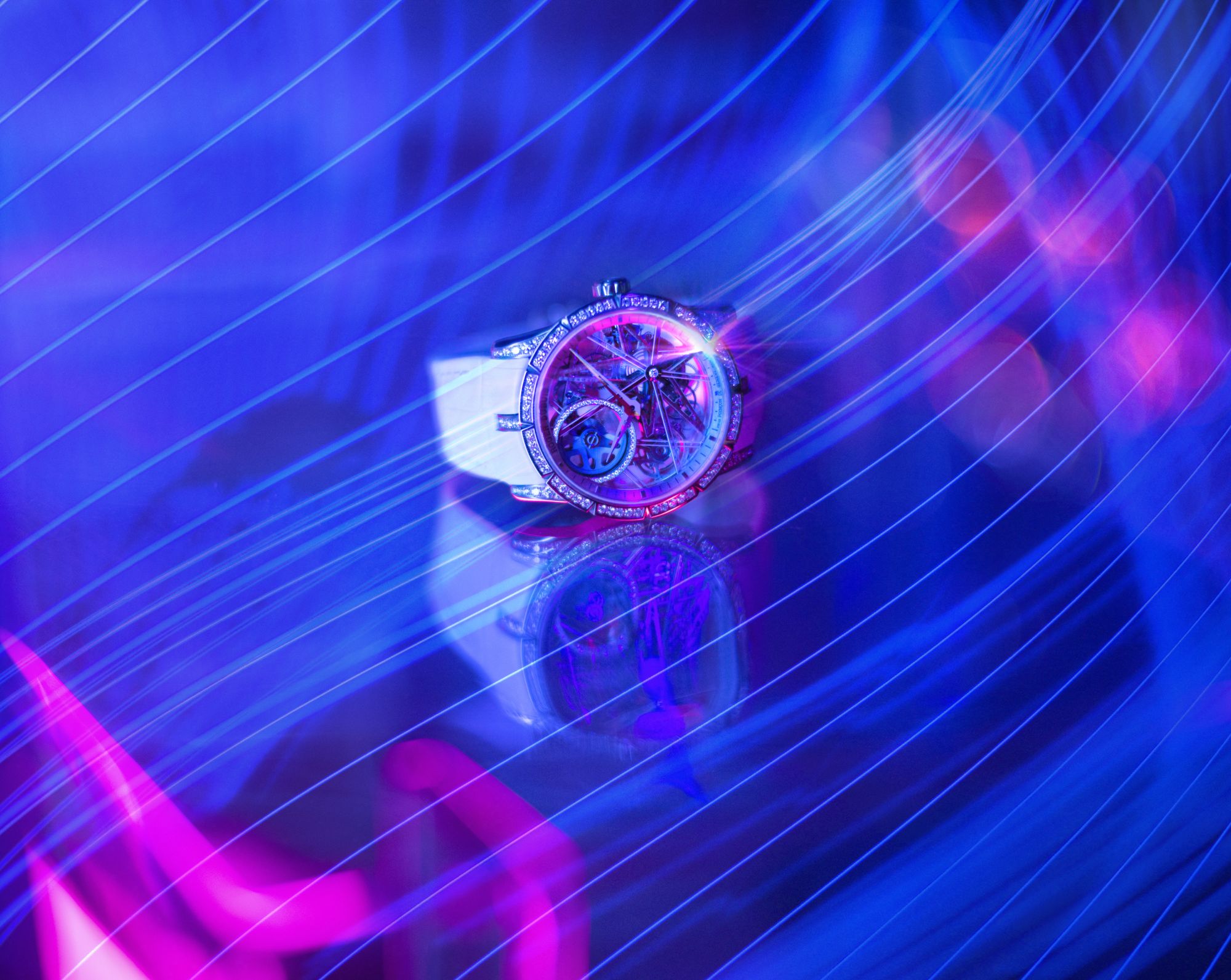 關穎不只分享腕錶收藏觀點,還把藝術品戴身上!Roger Dubuis限量腕錶讓她蠢蠢欲動