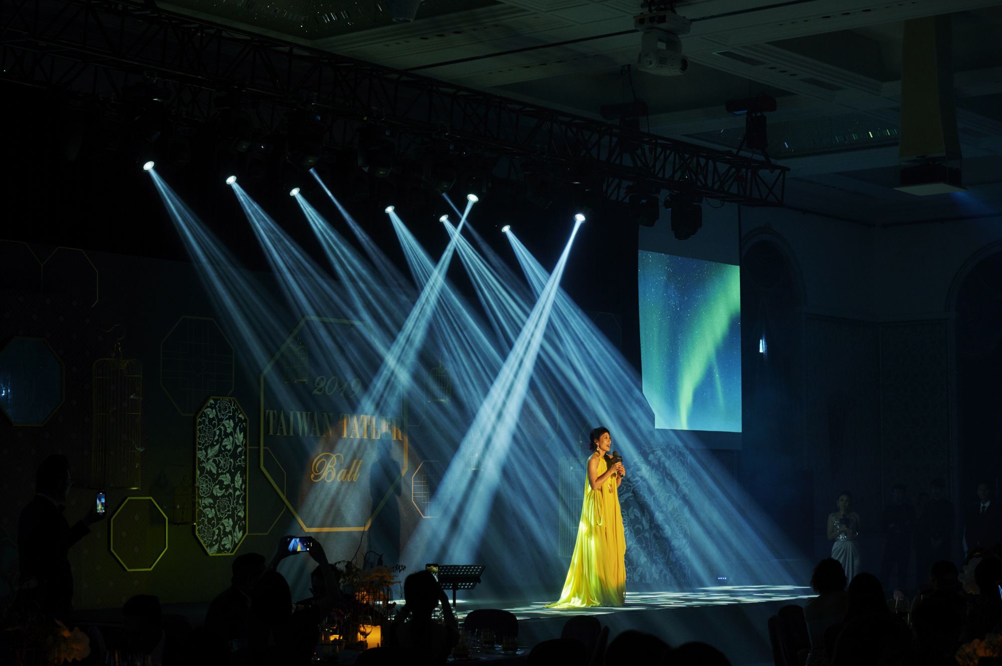 以美聲驚艷Taiwan Tatler Ball!歌手璽恩用勇敢的力量將黑暗化為光