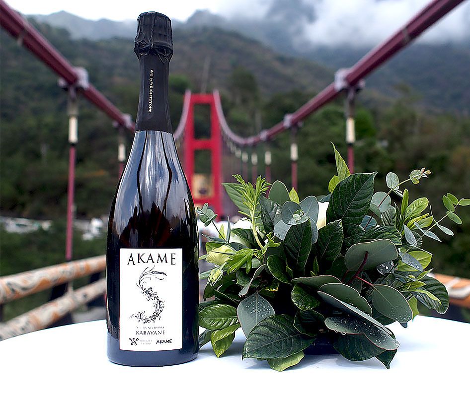 最「做自己」的餐廳與「世界最佳新創酒莊」強強聯手!Akame NO.5 Kabavane 微氣泡酒限定限量獨賣上市