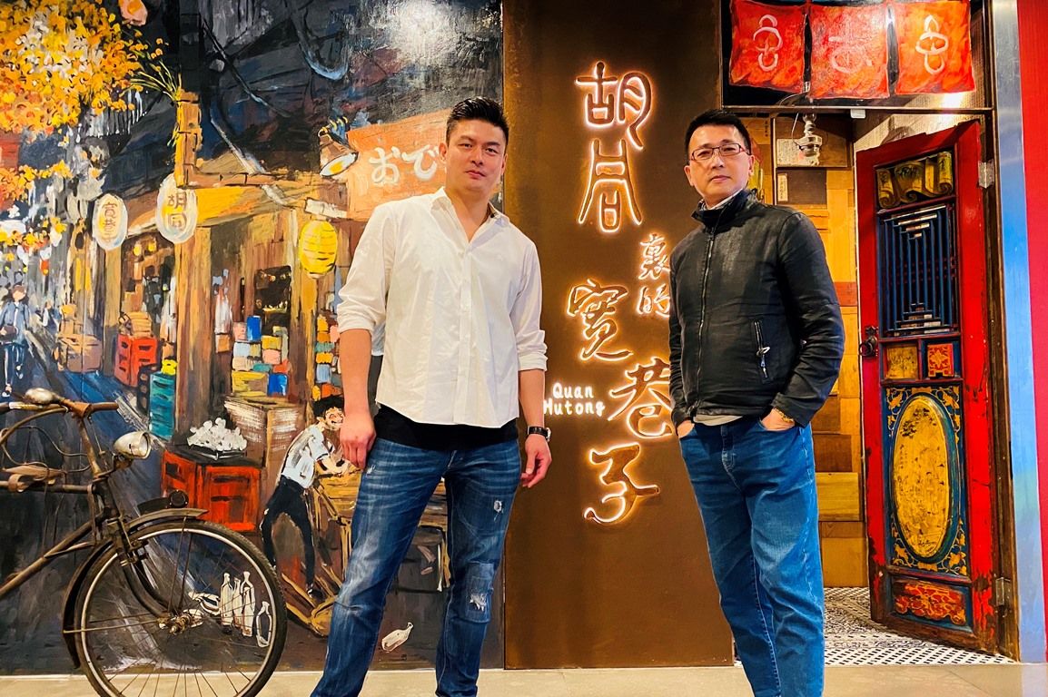 復古考究的空間彷彿踏入歷史國度!胡同裏的寬巷子發展出鍋物與燒肉餐廳的另一極致