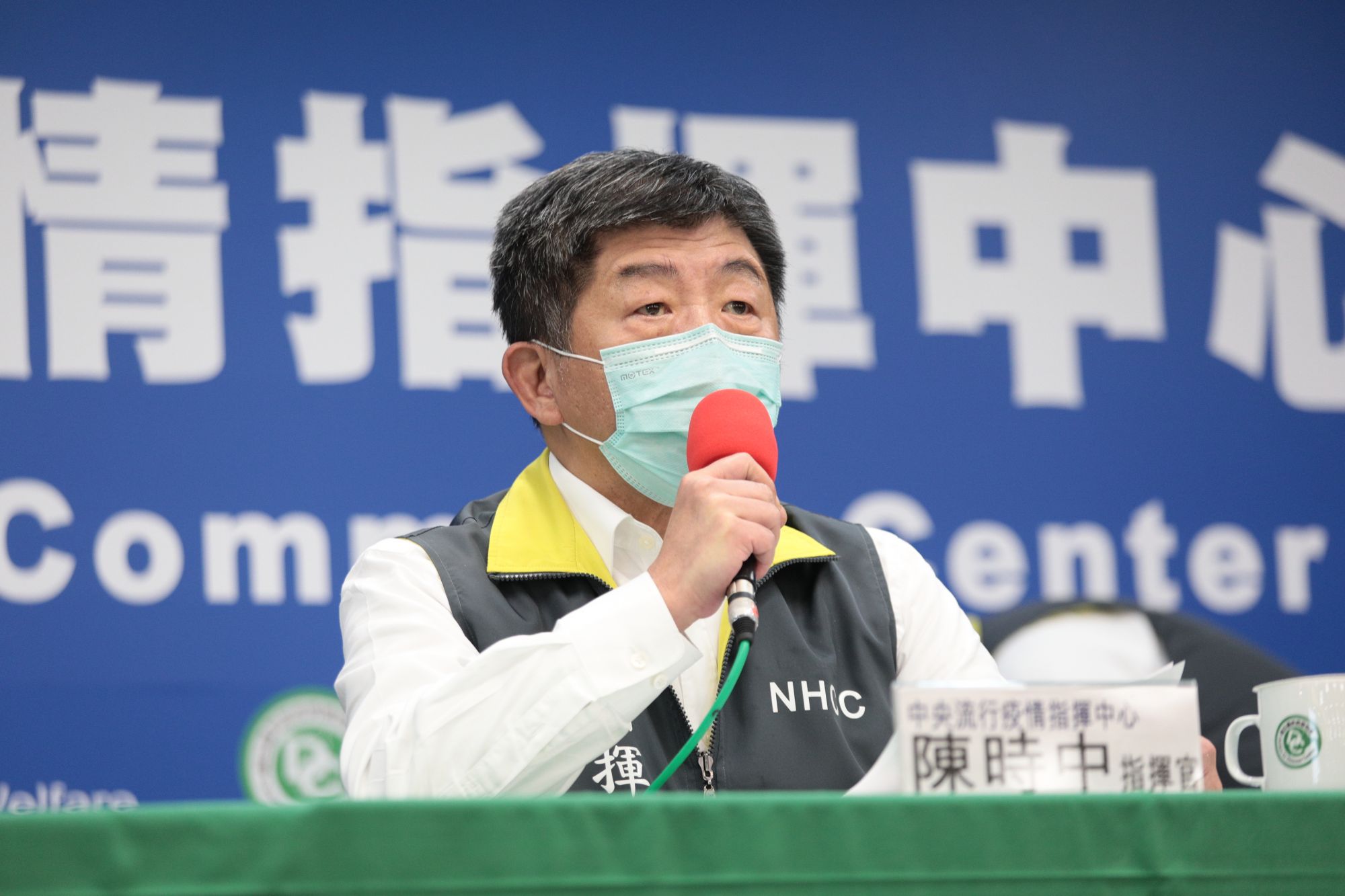 疫情趨緩也別鬆懈!向台灣防疫英雄致敬:穩健、兼顧人道關懷的鋼鐵部長陳時中