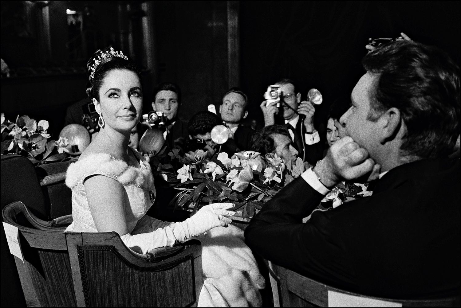 PARIS, FRANCE- MARCH 16: Elizabeth Taylor and Richard Burton at the film premiere of ''Lawrence of Arabia'' on March 16, 1963 in Paris, France. (Photo by REPORTERS ASSOCIES/GAMMA/Gamma-Rapho via Getty Images)