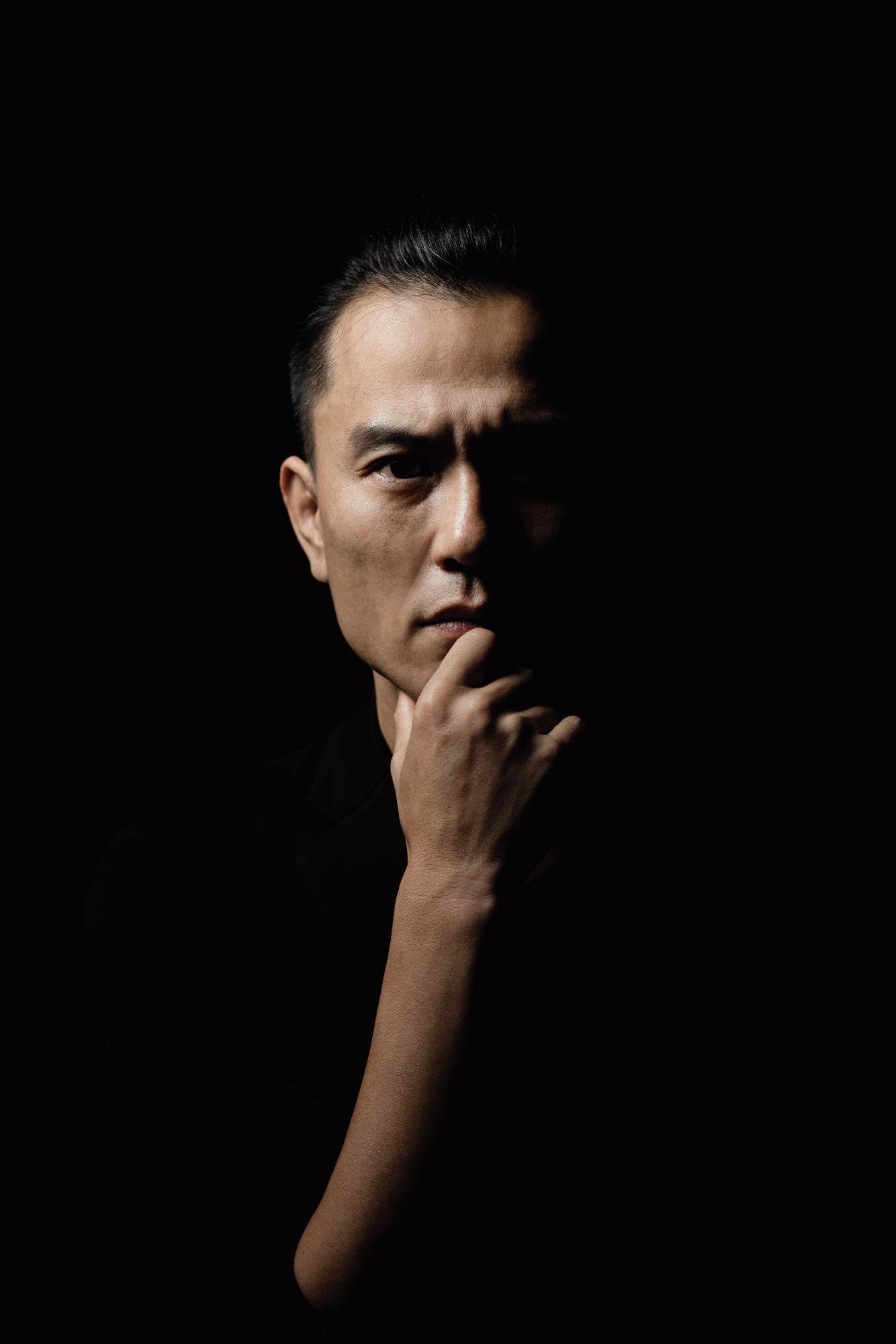 「表演藝術是活的,當豐富身體的可能性,才能掌握每個瞬間。」從艋舺街頭到國際舞臺,雲門舞集藝術總監鄭宗龍由暗轉明的自我探索之路