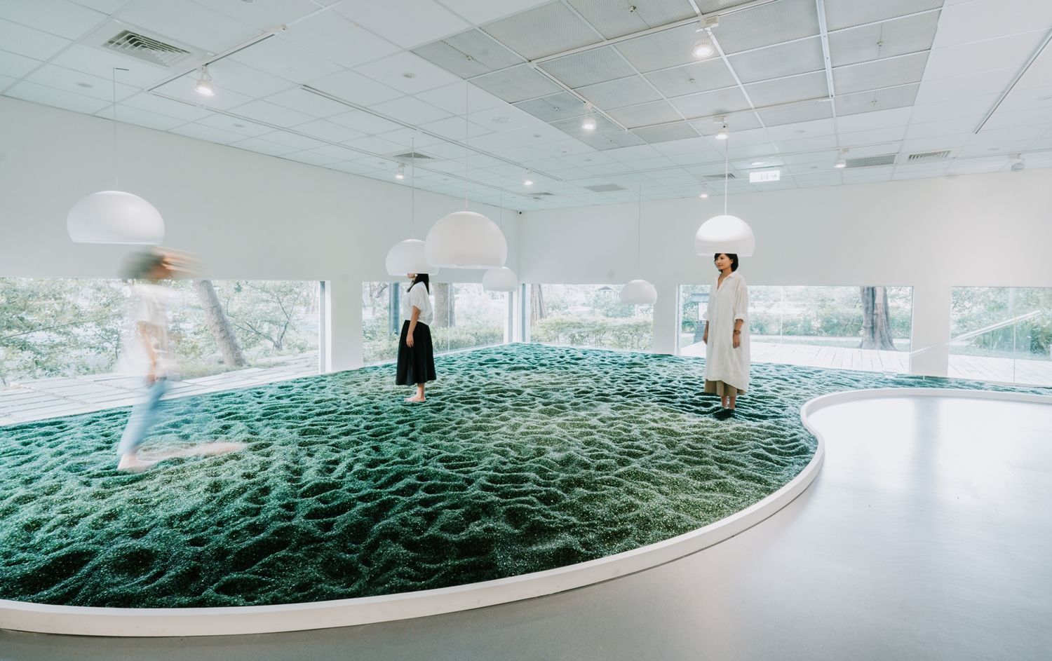 ○ 循環設計展 THE LOOP,Photo Credit:究方社+W春池計畫,白區_循環之聲,Photography by KRIS KANG。