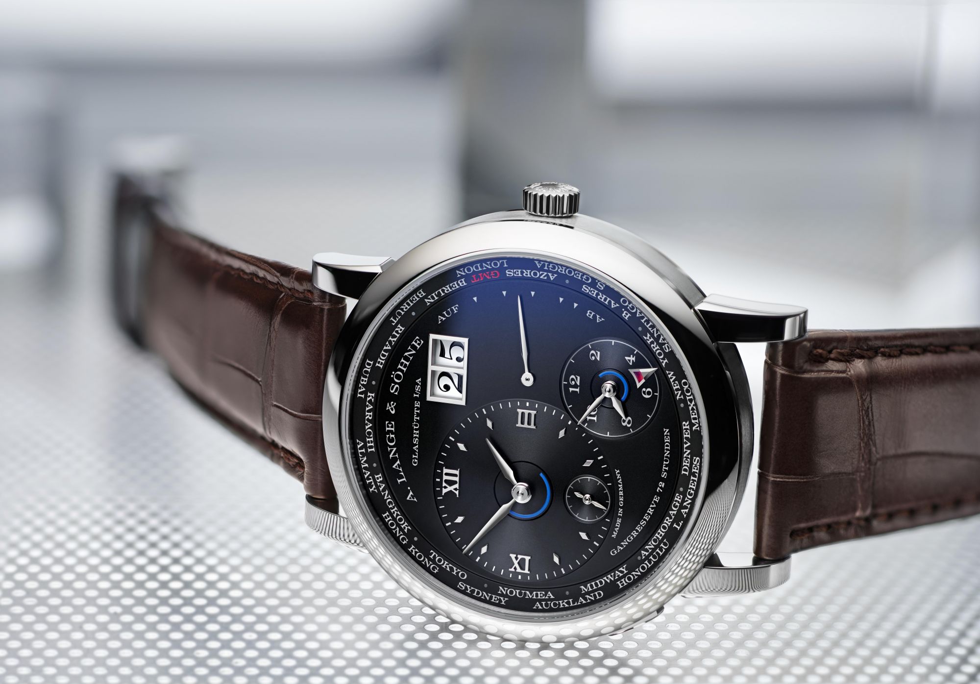 Lange 1 Time Zone腕錶 by A. Lange & Söhne。