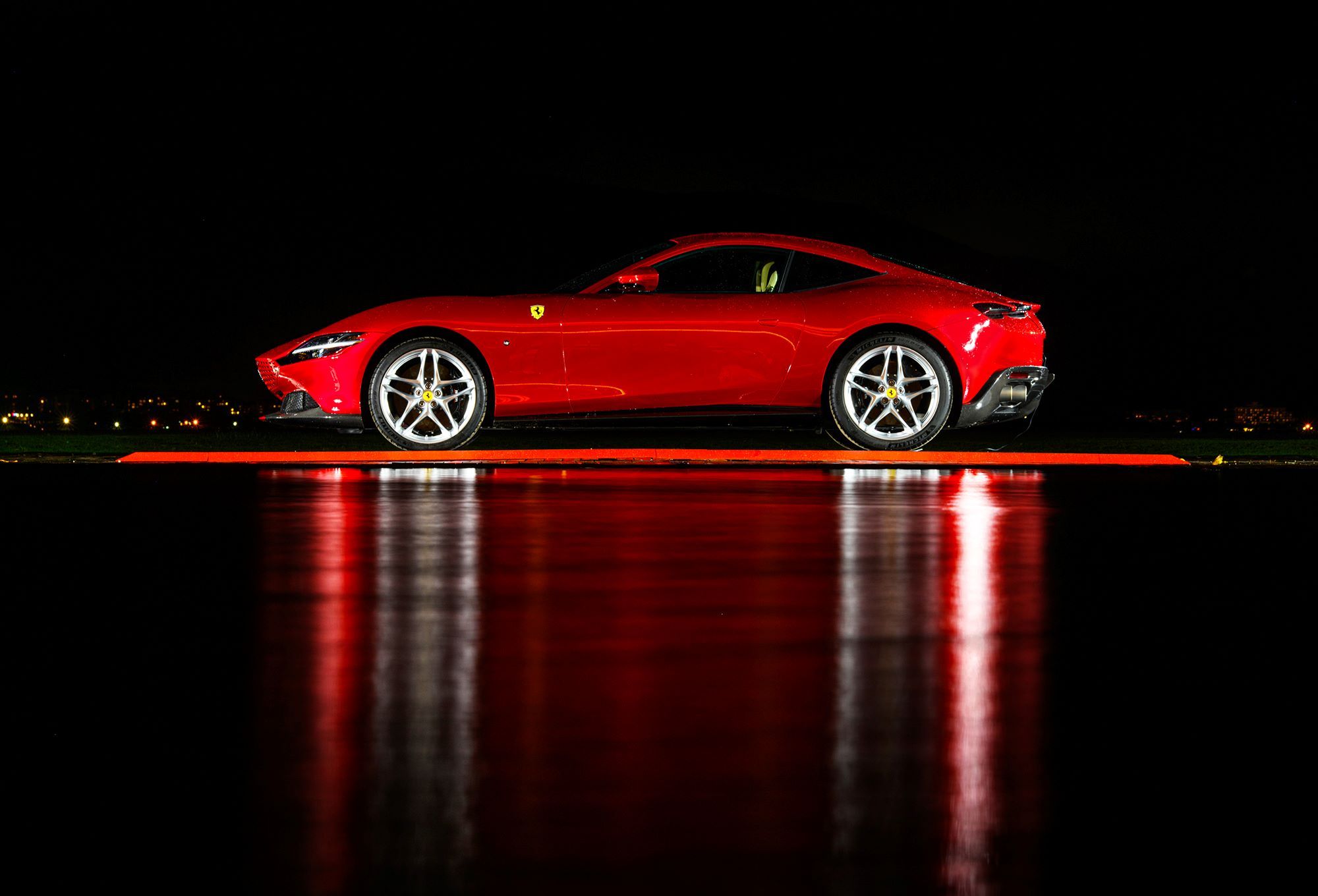 Ferrari Roma奪下2020汽車設計大獎!這台「身披晚禮服的F1賽車」的優雅設計無庸置疑