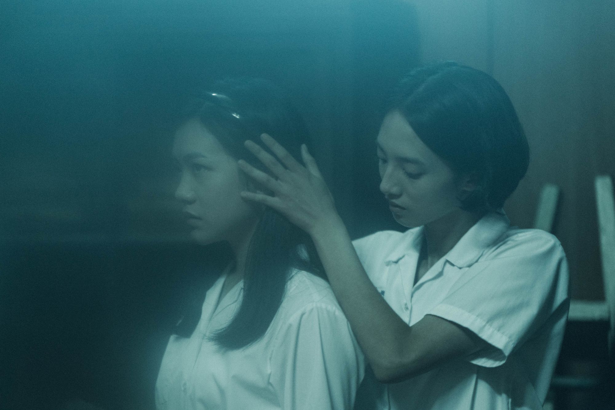 《返校》。