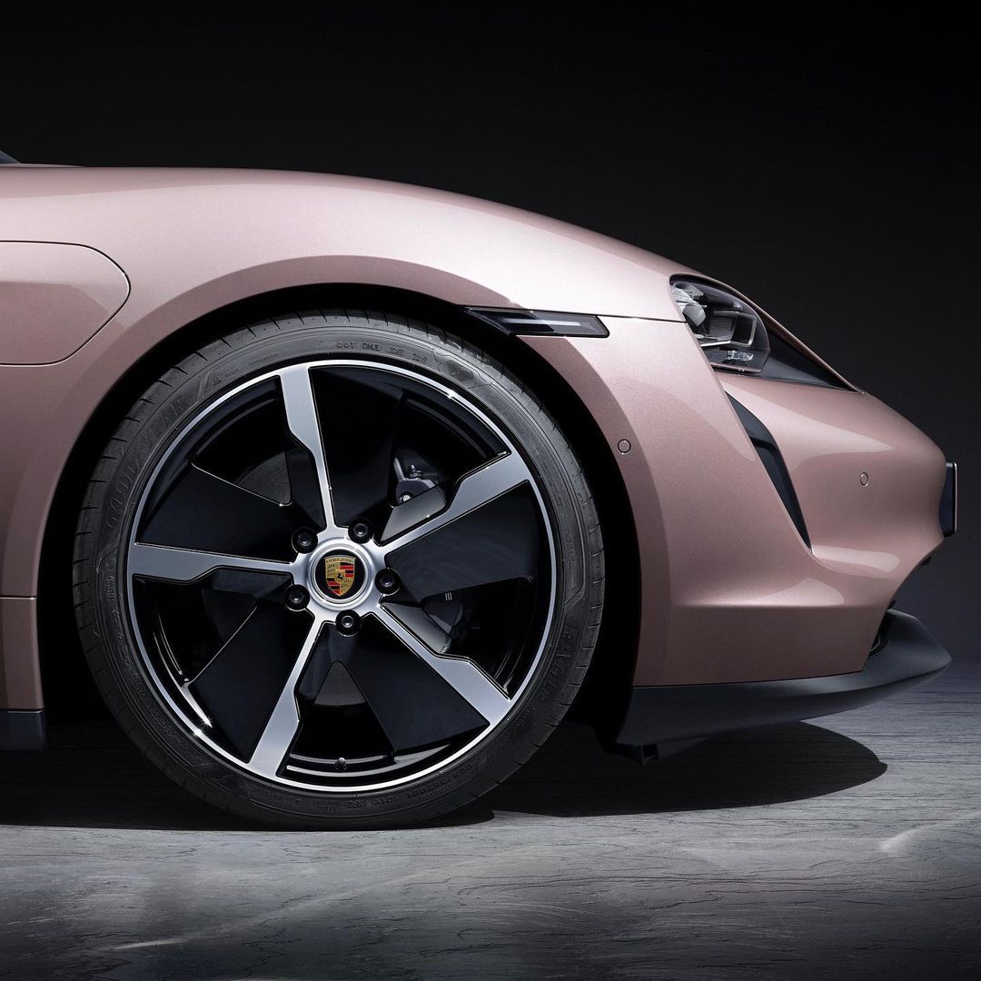 Porsche保時捷全新發表的第四款Taycan純電跑車/電動車。