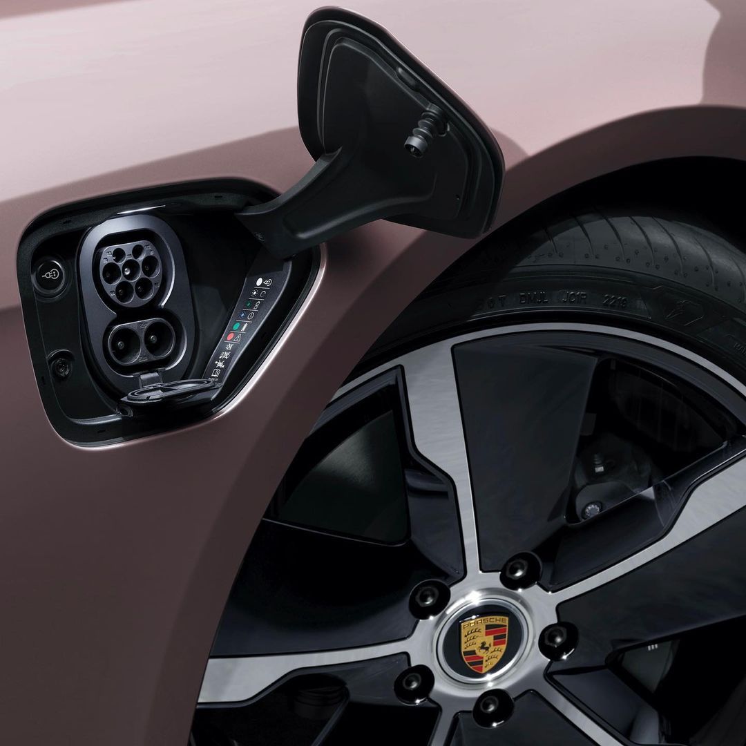 Porsche保時捷全新發表的第四款Taycan純電跑車/電動車。