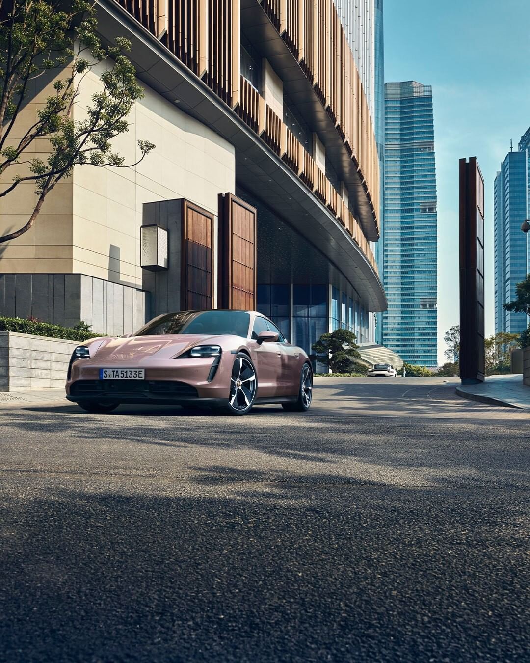 Porsche保時捷全新發表的第四款Taycan純電跑車/電動車。