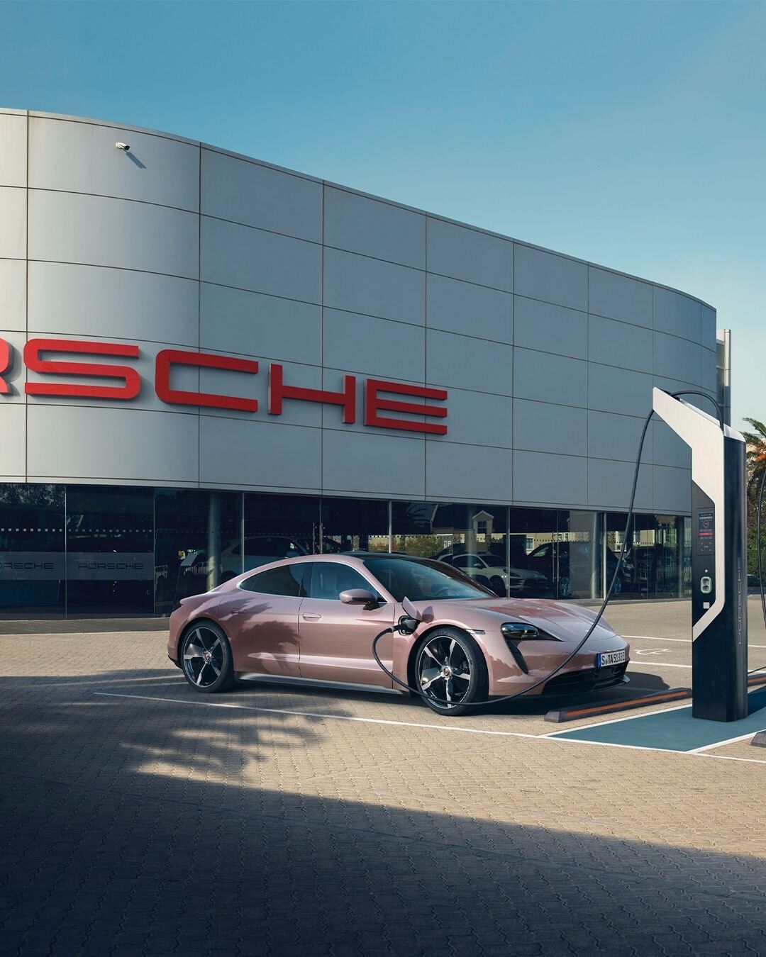 Porsche保時捷全新發表的第四款Taycan純電跑車/電動車。