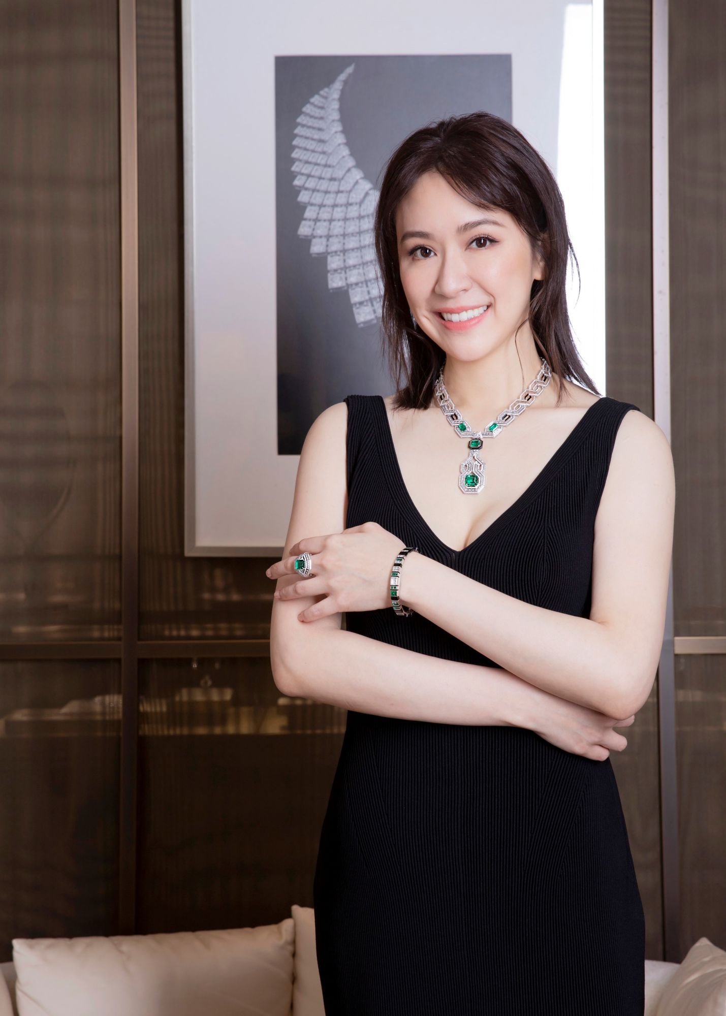 當天蔡依珊以一襲黑色禮服優雅詮釋Cartier上億珠寶腕錶。