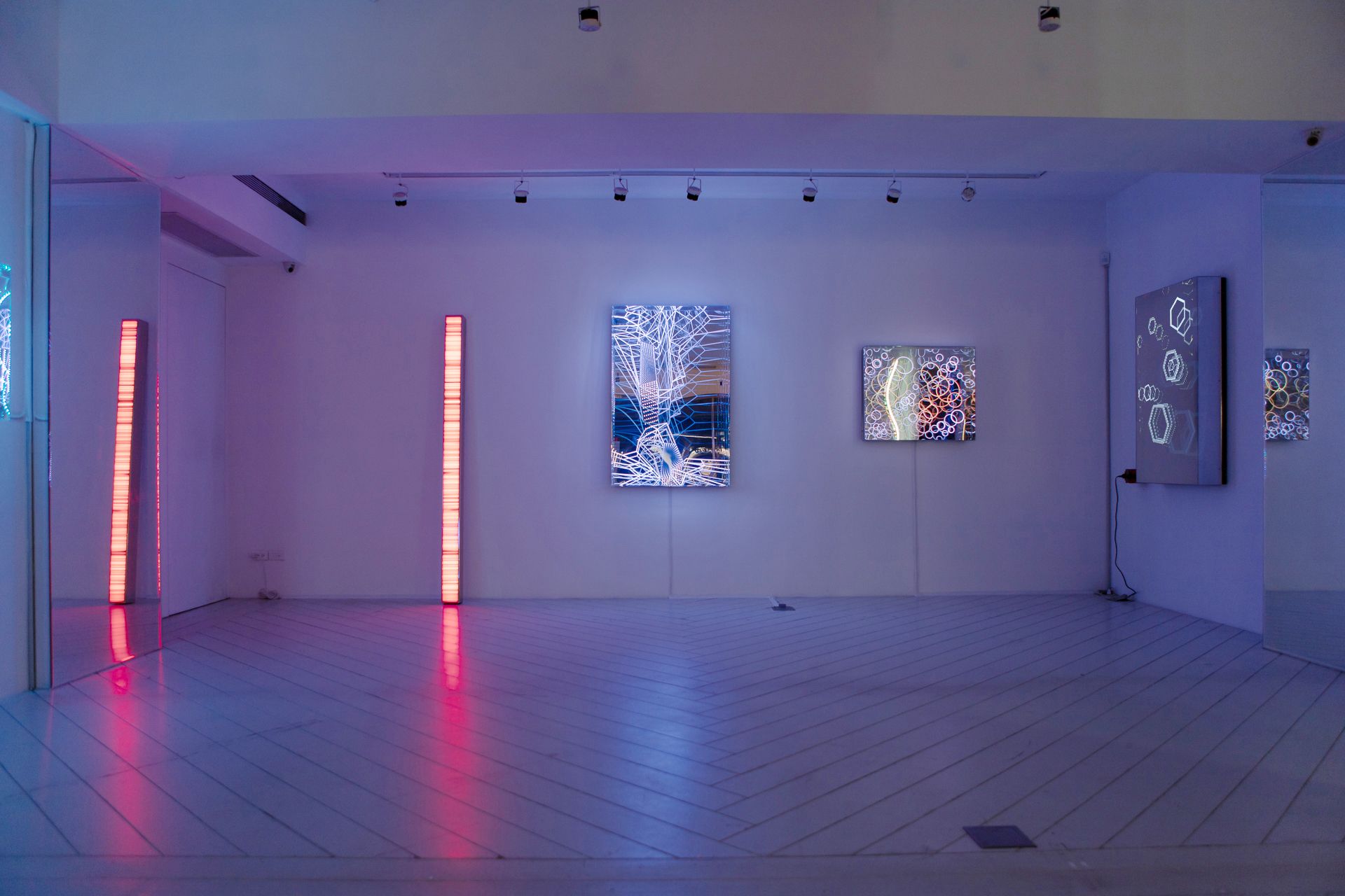 Bluerider ART漢斯卡特個展「Beyond Light 光徑」。(圖Bluerider ART提供)