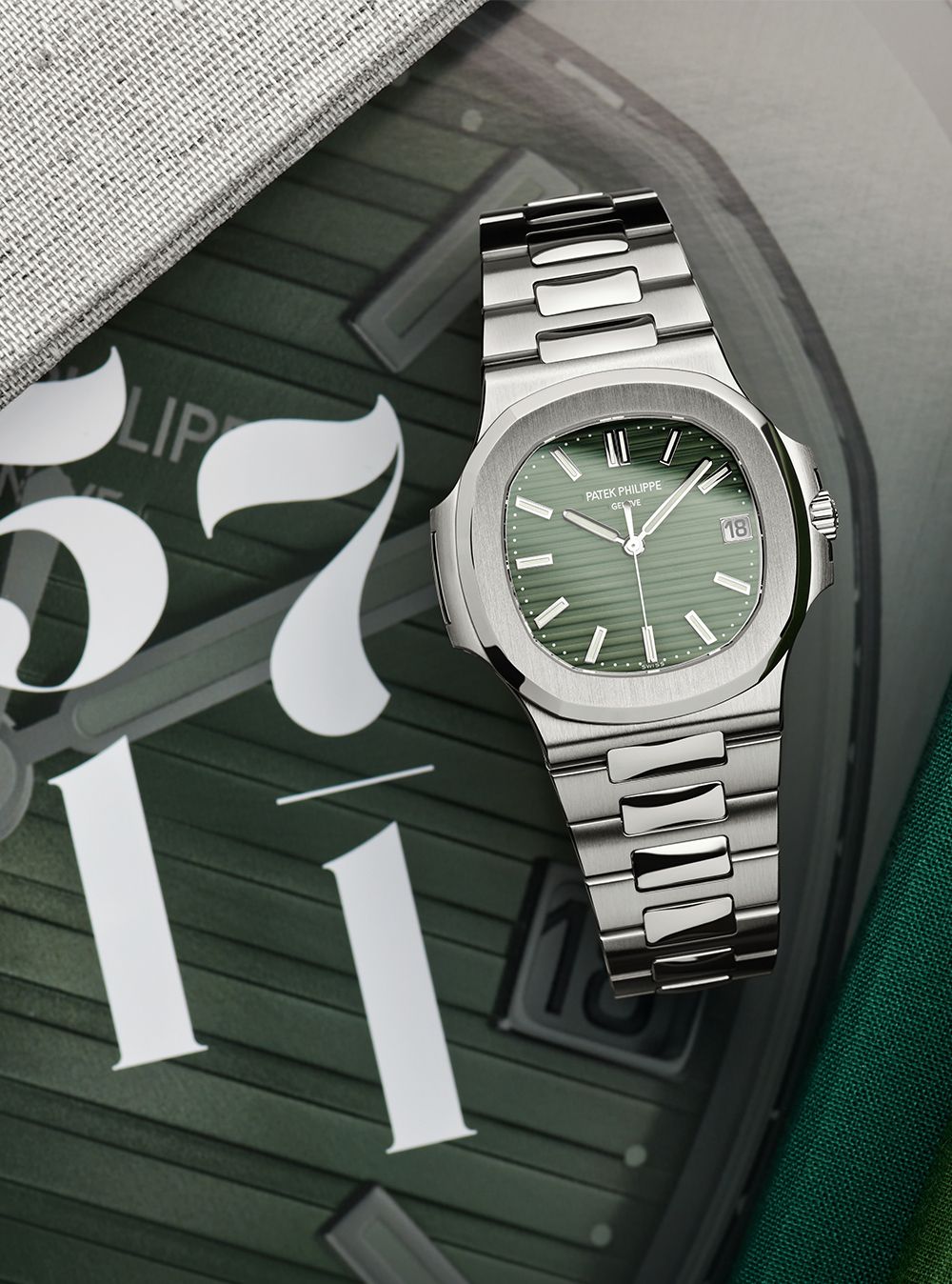 Nautilus金鷹系列5711/1A腕錶by Patek Philippe。