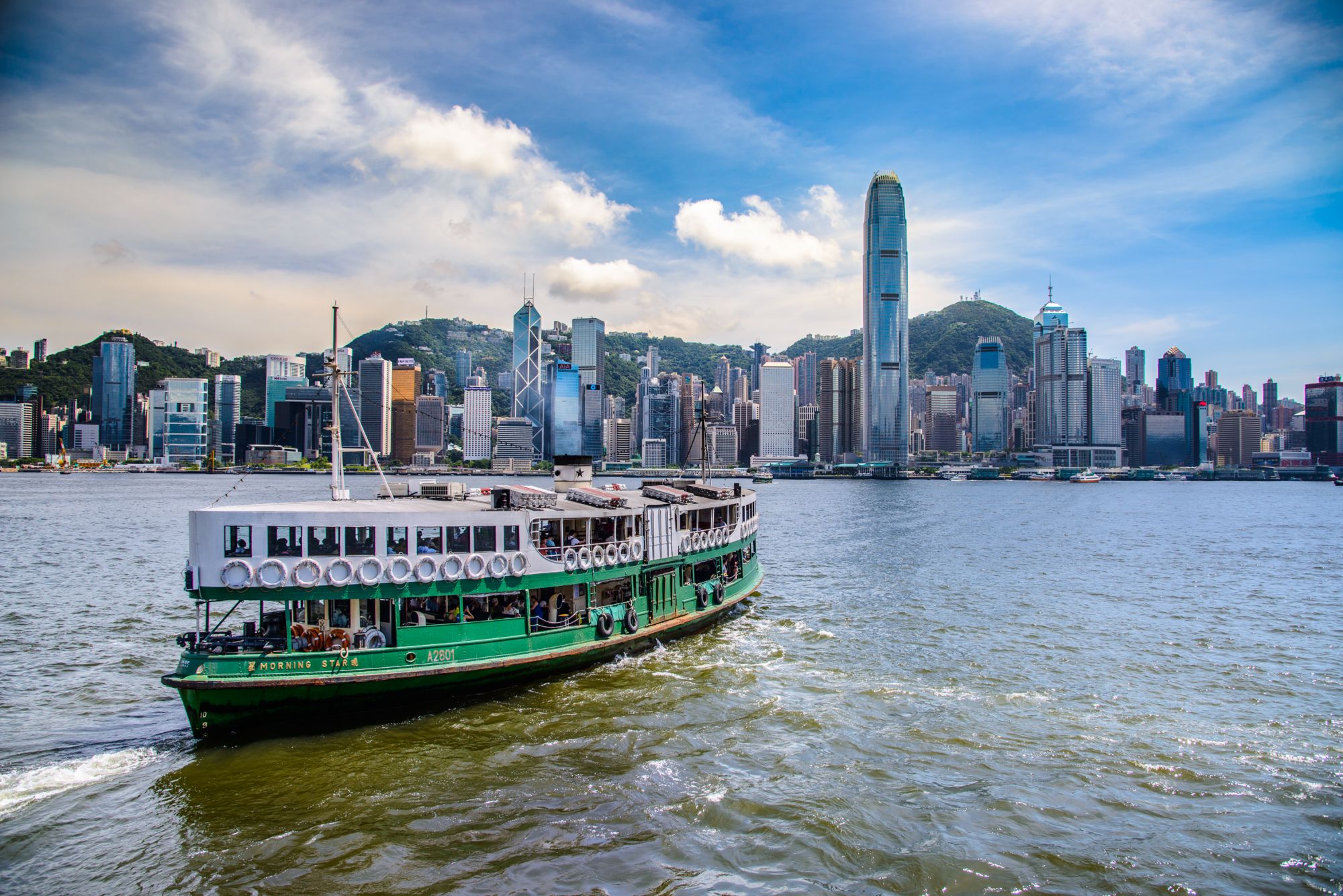 搭天星渡輪看維港兩岸天際線是林泉心目中最想念的香港時刻
